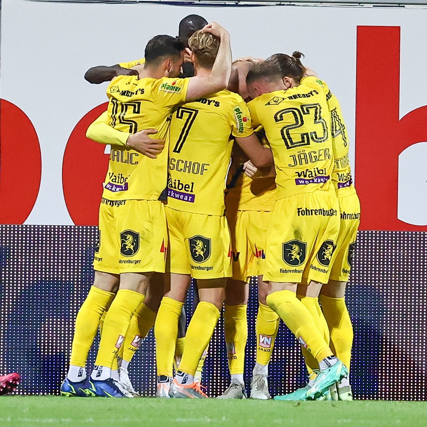 Großer Jubel bei den Spielern des SCR Altach.