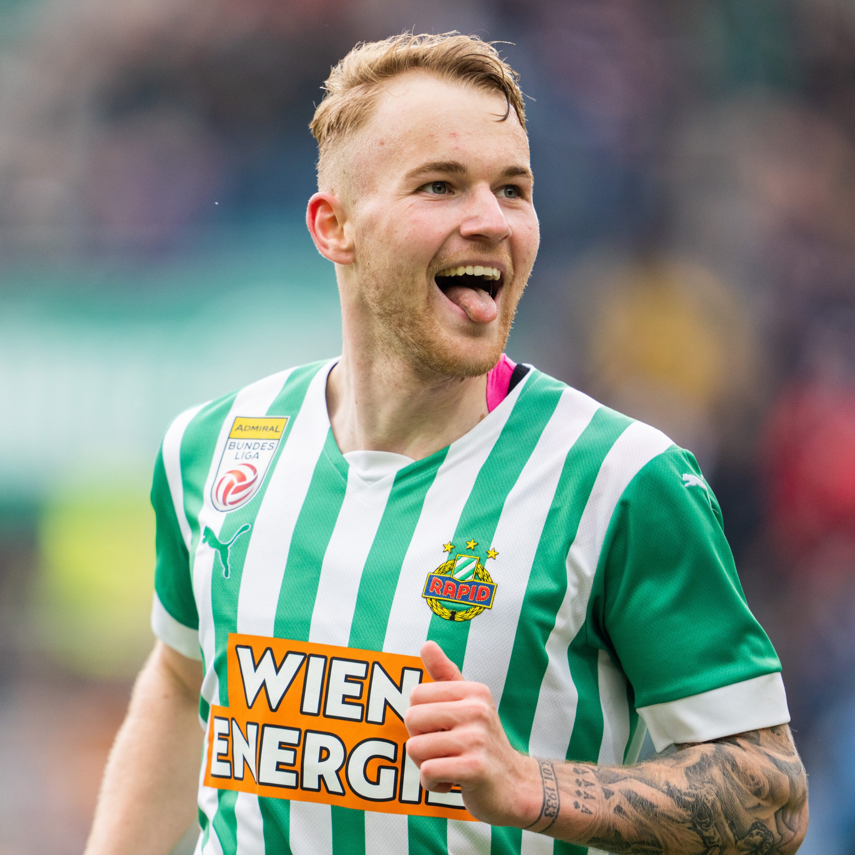 Strunz verlängerte seinen Vertrag bei Rapid Wien bis 2027.