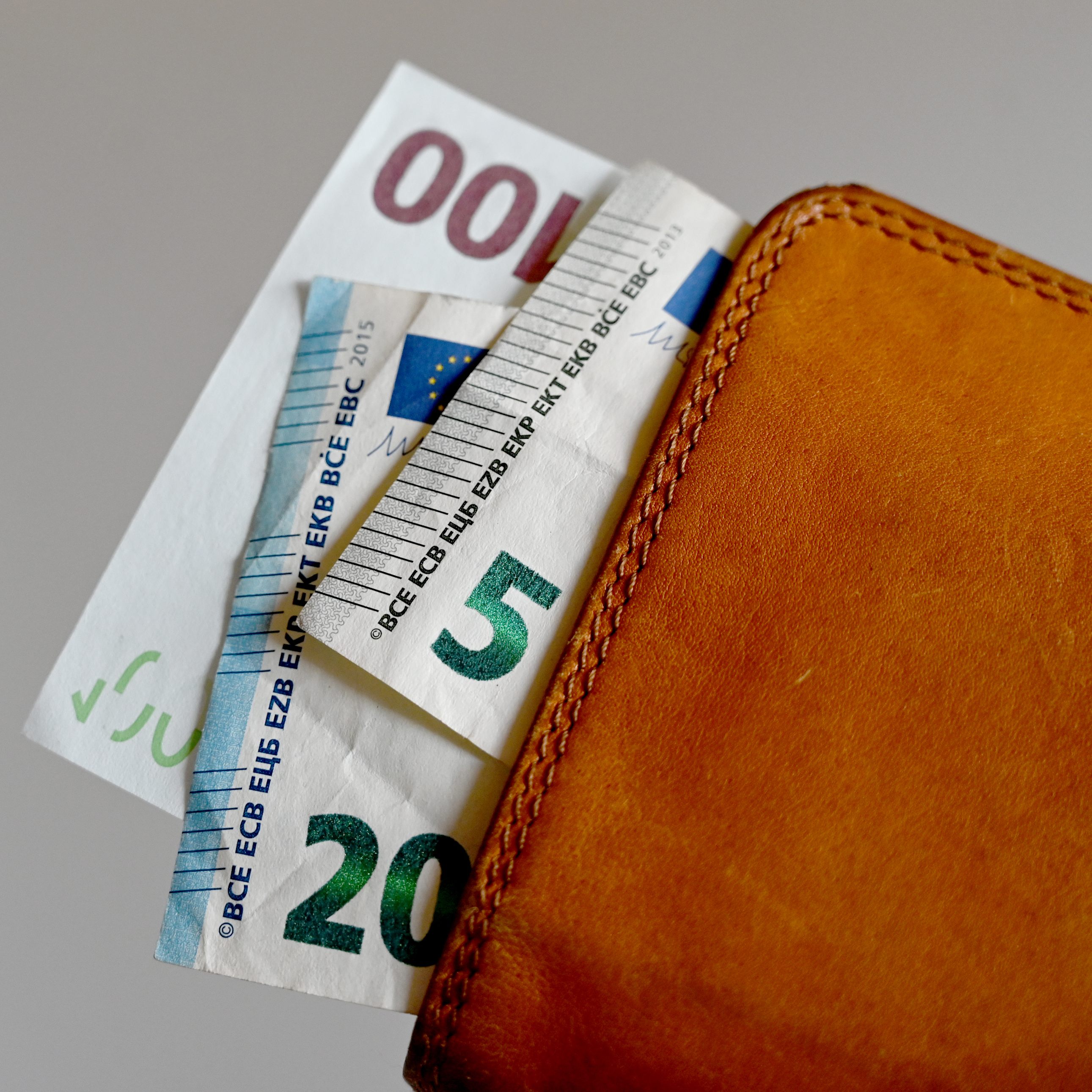 Die Verbraucher sind bei Konsumausgaben noch zurückhaltend.