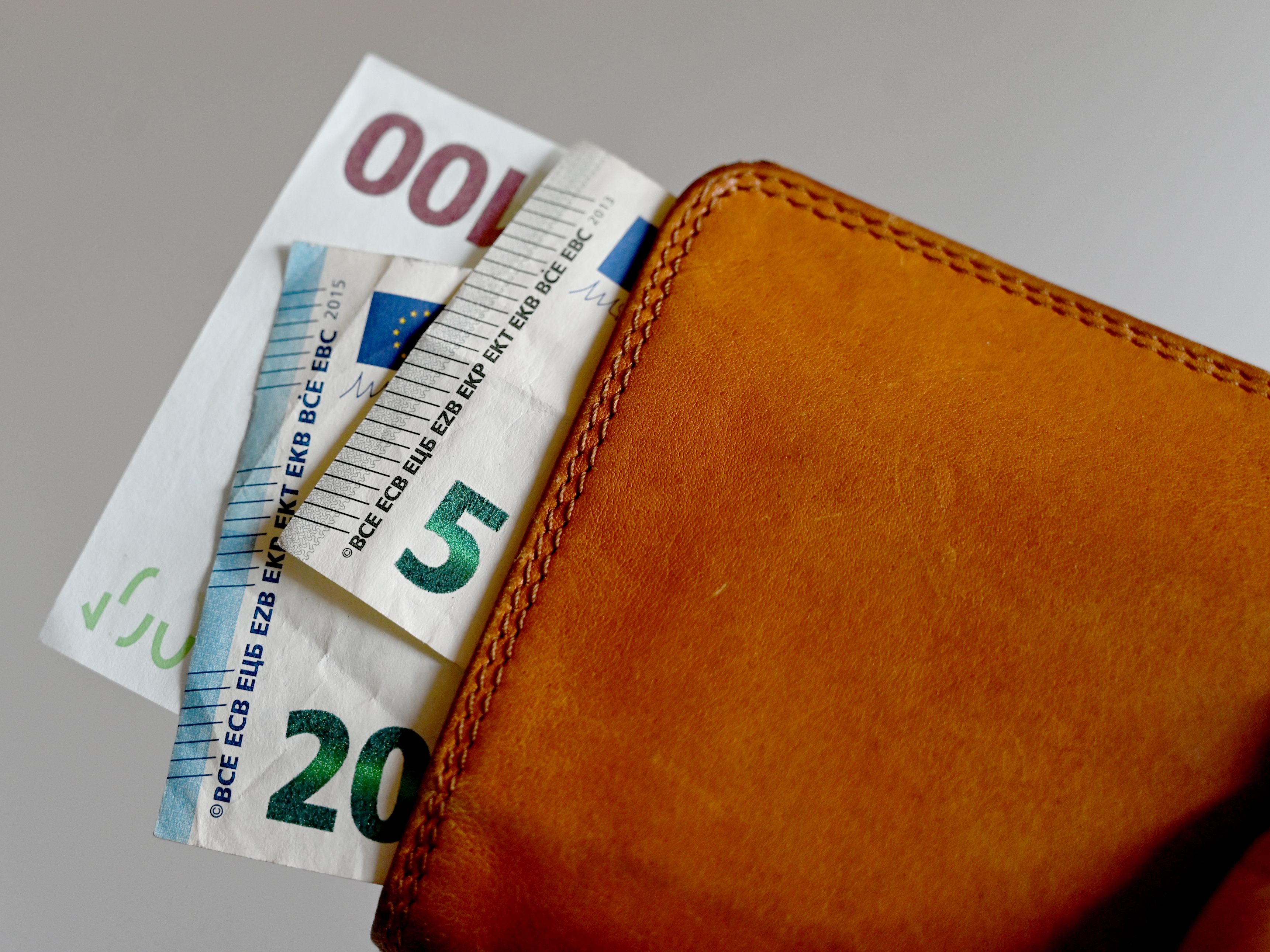 Die Verbraucher sind bei Konsumausgaben noch zurückhaltend. Die Verbraucher sind bei Konsumausgaben noch zurückhaltend.