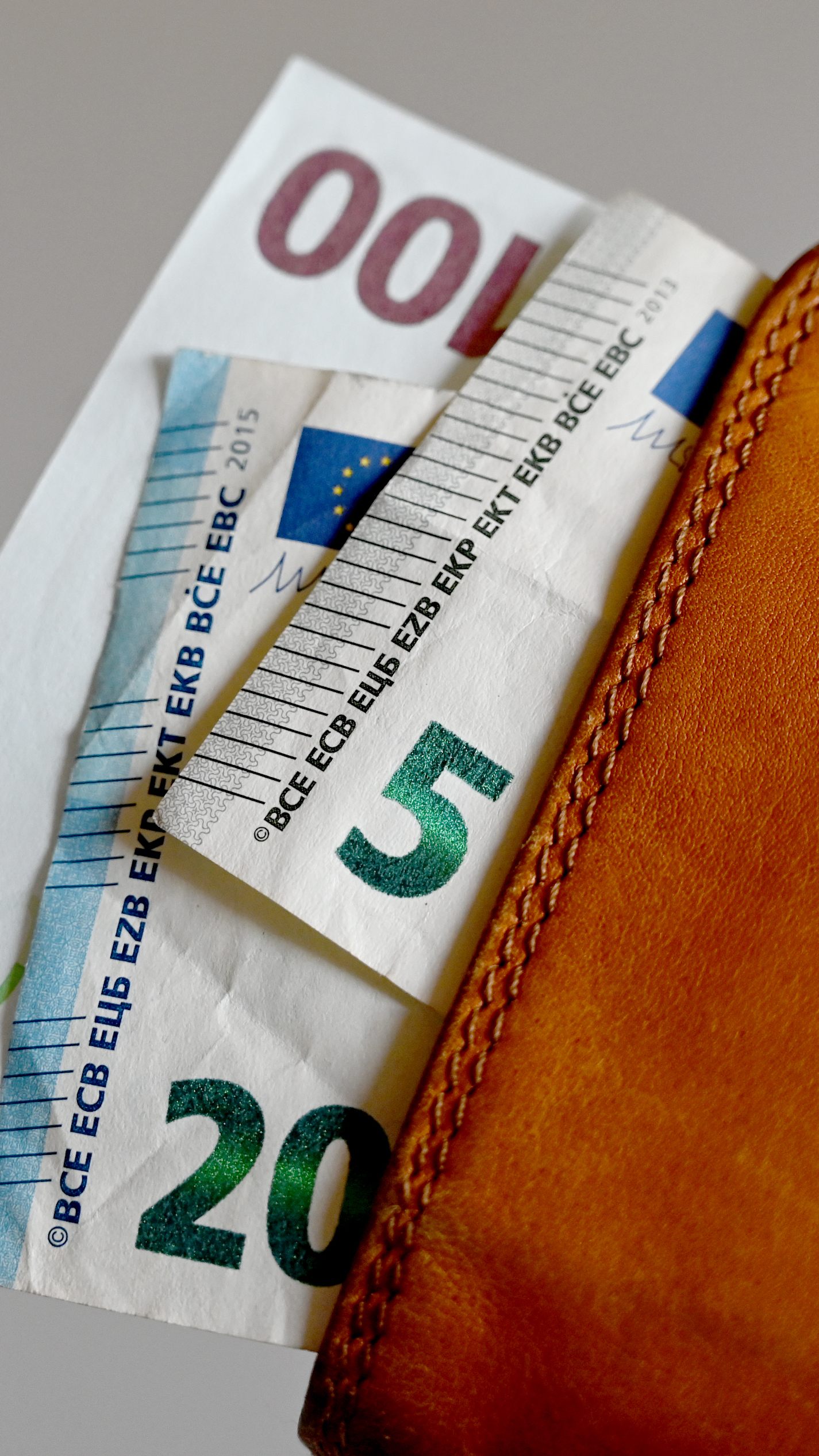 Die Verbraucher sind bei Konsumausgaben noch zurückhaltend.