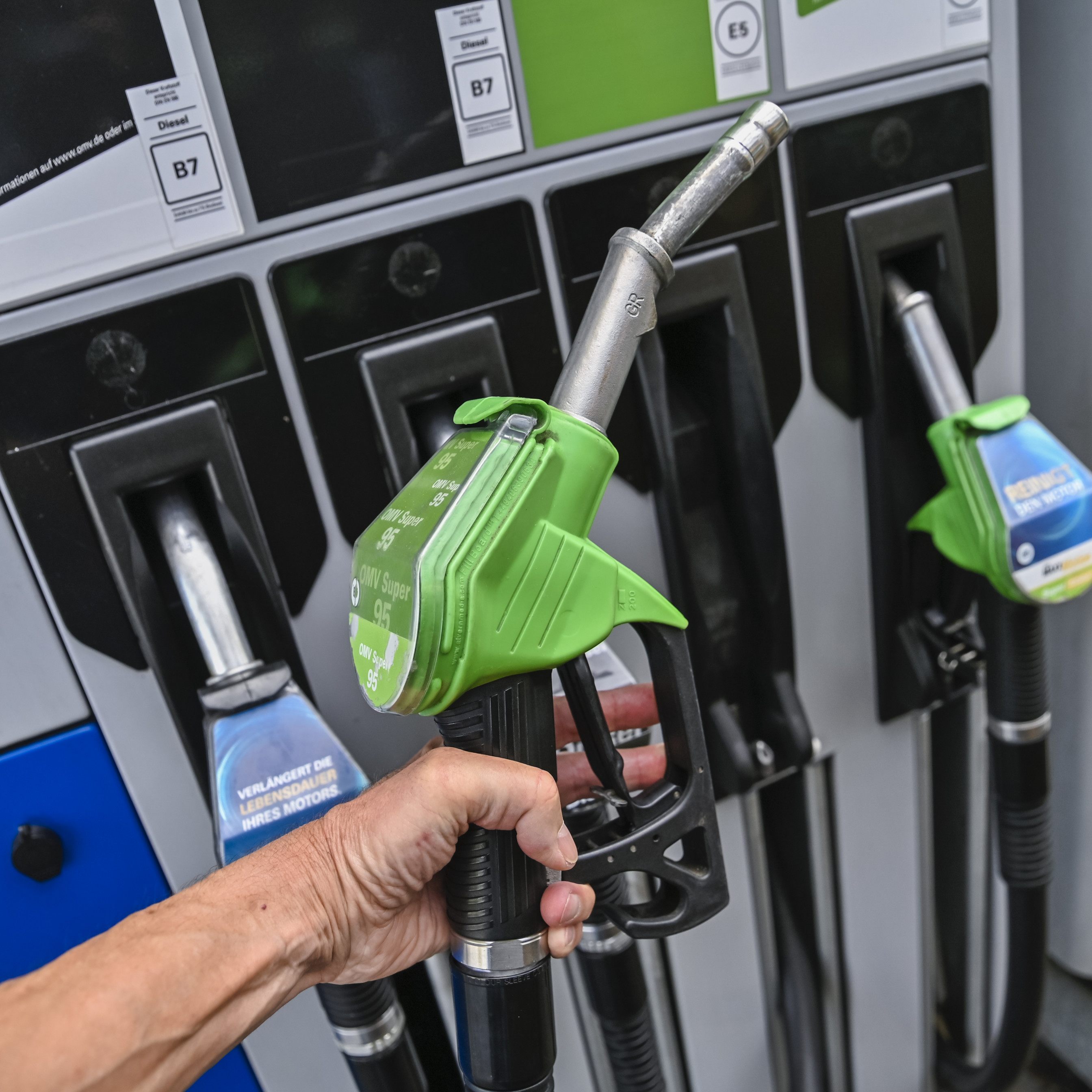 Die Preise für Super sind im April gestiegen, für Diesel musste man weniger zahlen.