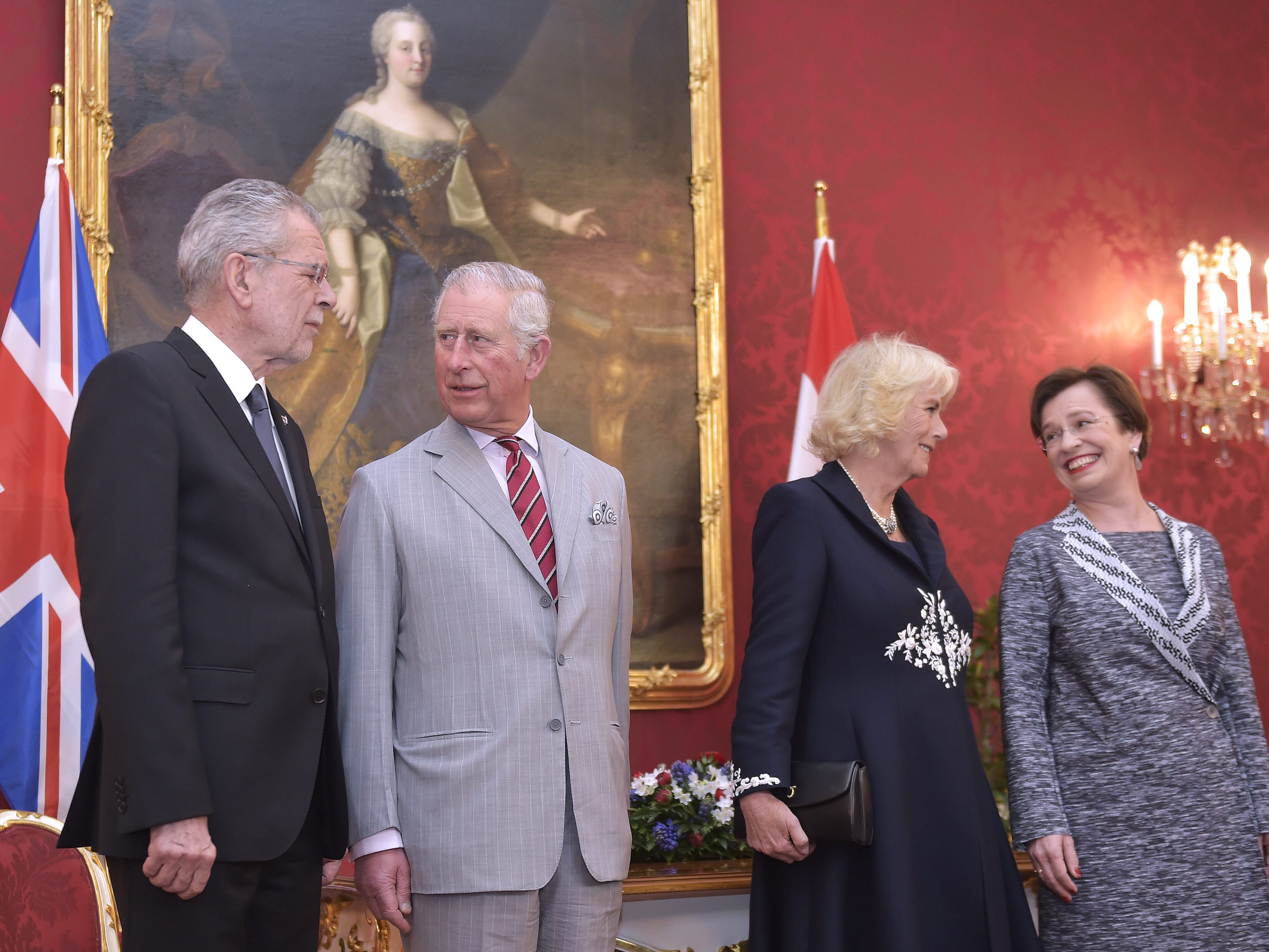 "Wir haben uns mehrfach getroffen", so Van der Bellen vor der Krönung im Hinblick auf Charles. "Wir haben uns mehrfach getroffen", so Van der Bellen vor der Krönung im Hinblick auf Charles.