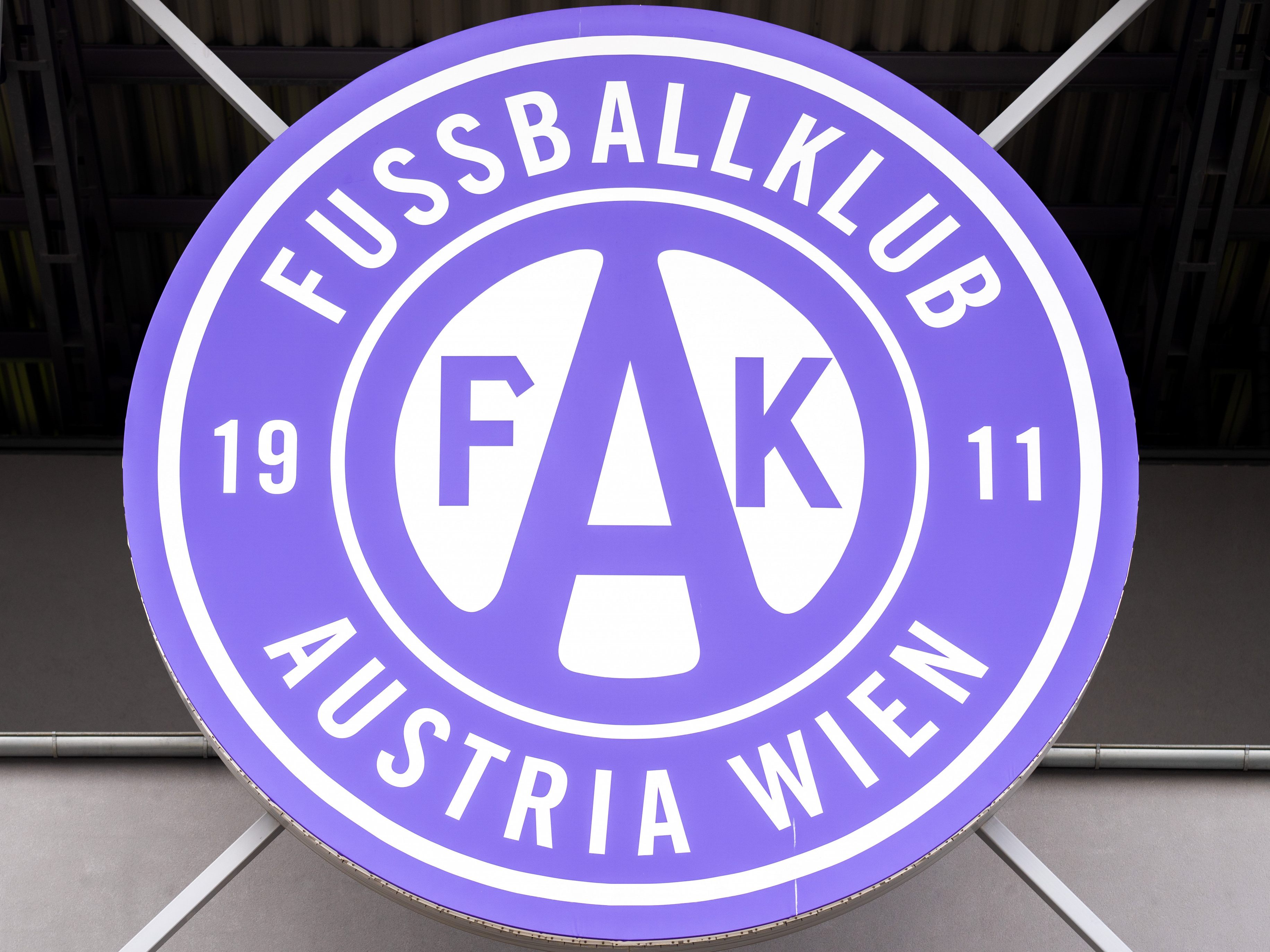 Er gehe gerne ins Eins-gegen-Eins, so der Sportdirektor der Wiener Austria über Silva Kani. Er gehe gerne ins Eins-gegen-Eins, so der Sportdirektor der Wiener Austria über Silva Kani.