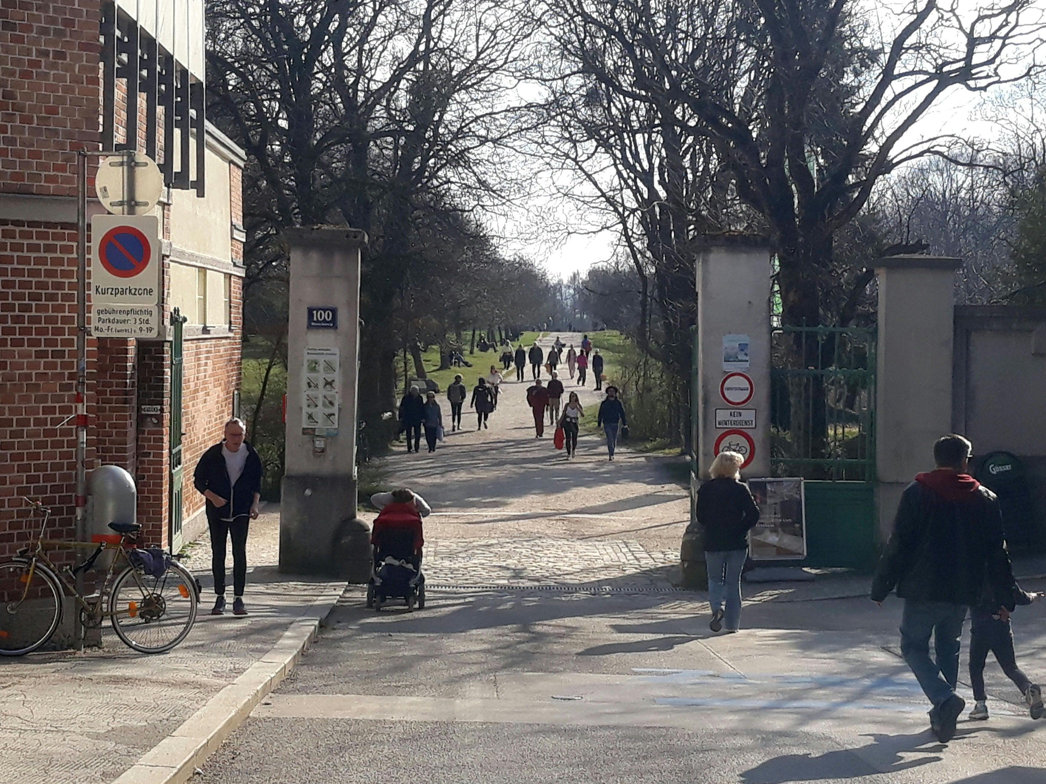 Zwischen dem Areal des Otto-Wagner-Spitals und den Steinhofgründen sollen 1,2 Meter hohe Zäune aufgestellt werden. Zwischen dem Areal des Otto-Wagner-Spitals und den Steinhofgründen sollen 1,2 Meter hohe Zäune aufgestellt werden.