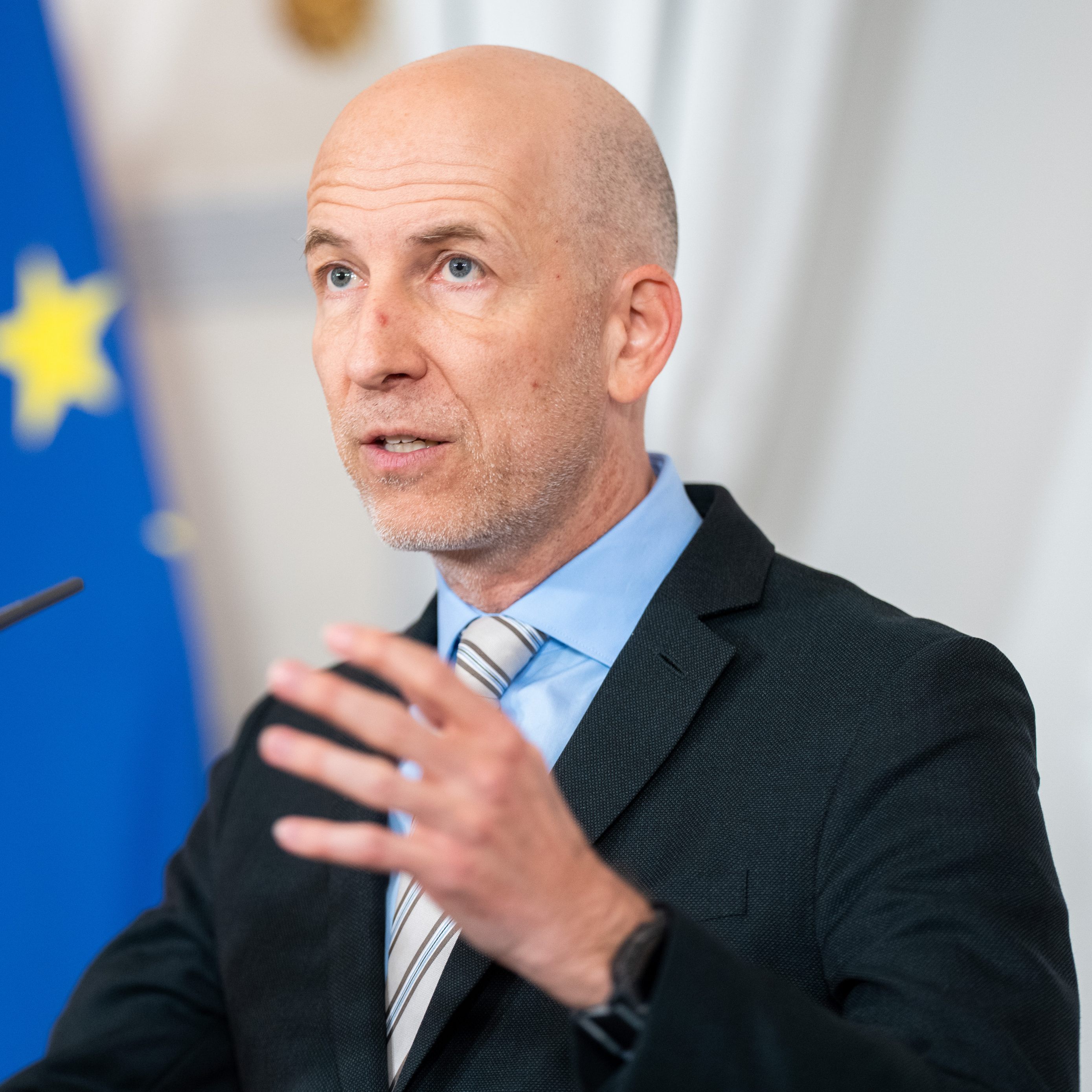 Arbeitsminister Martin Kocher (ÖVP) und Finanzminister Magnus Brunner (ÖVP) präsentierten am Donnerstag ihre Pläne im Kampf gegen die Teuerung.