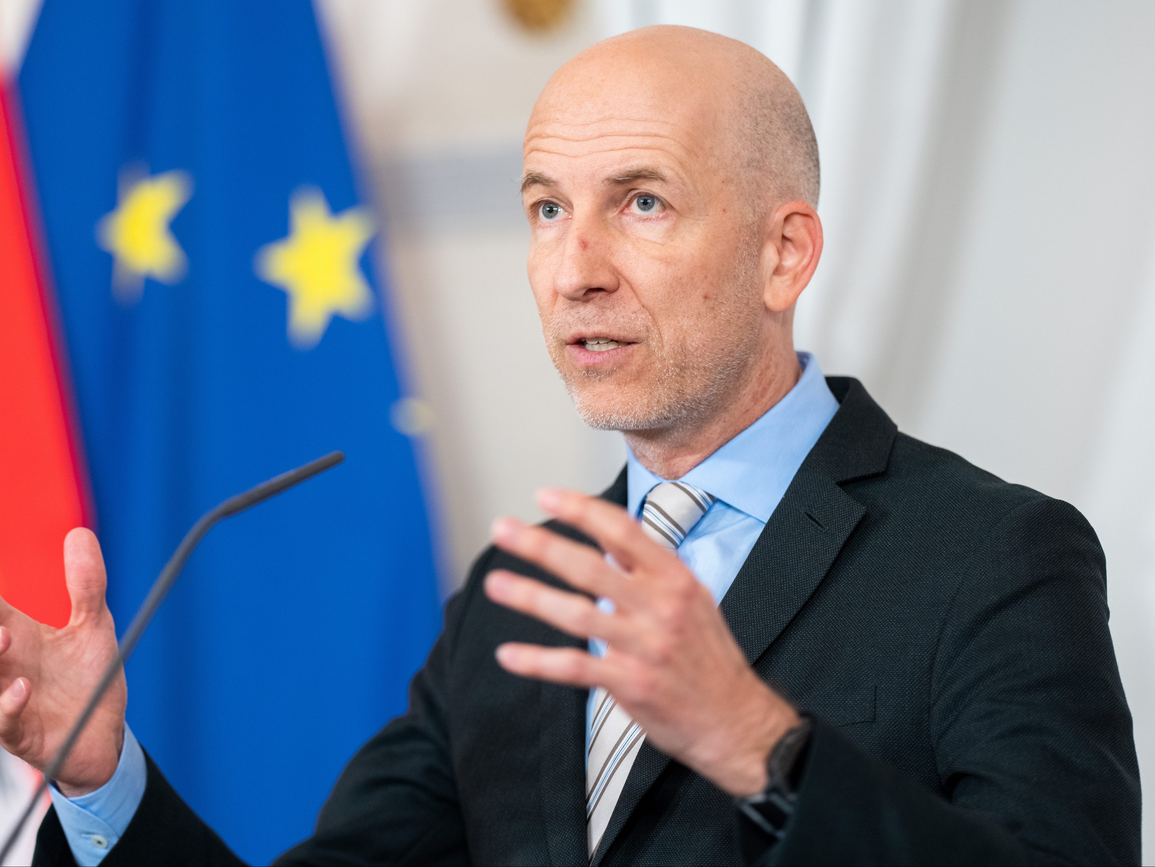Arbeitsminister Martin Kocher (ÖVP) und Finanzminister Magnus Brunner (ÖVP) präsentierten am Donnerstag ihre Pläne im Kampf gegen die Teuerung.