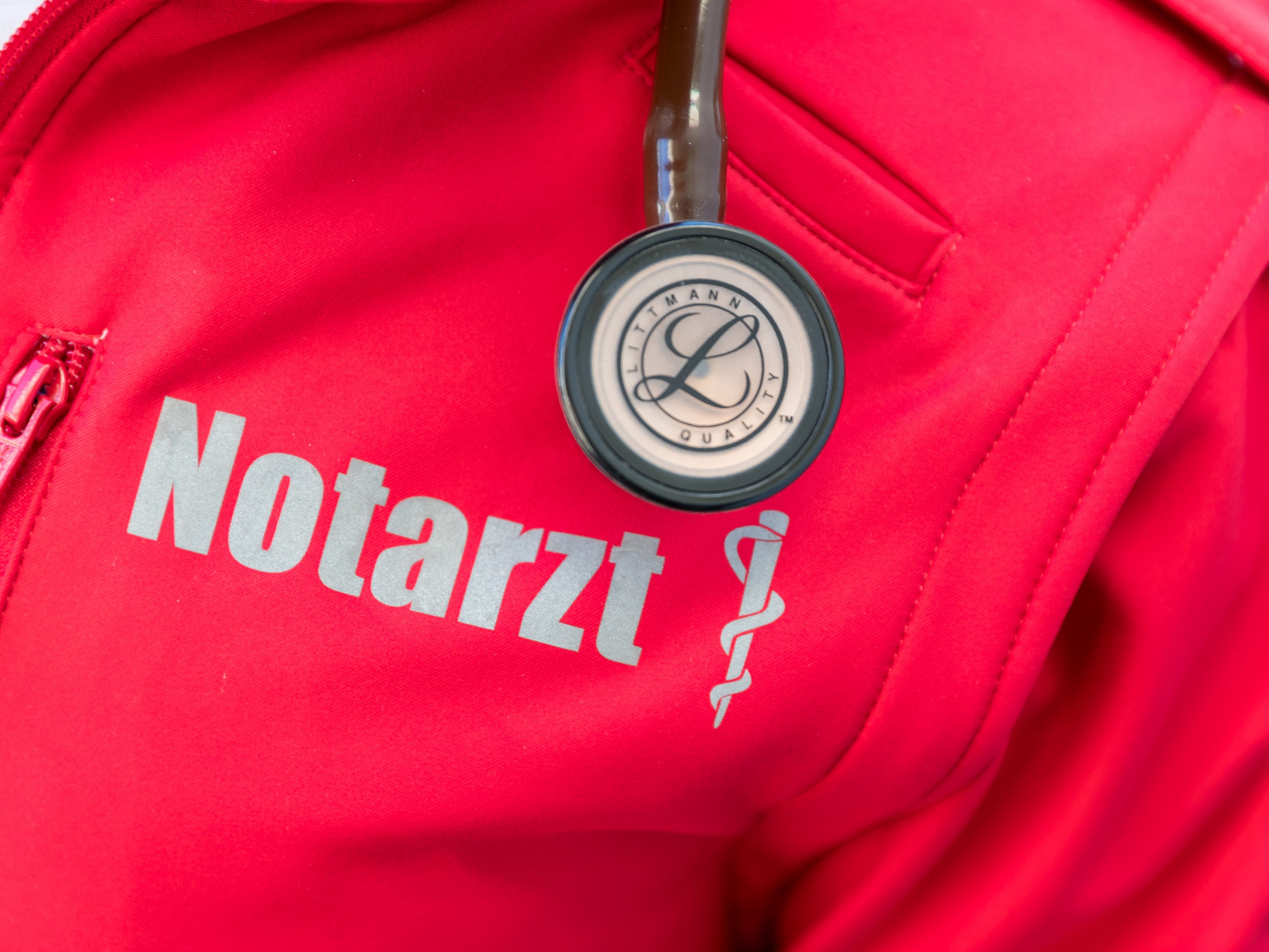 Ein 16-Jähriger ist nach einem Badeunfall in NÖ gestorben. Ein 16-Jähriger ist nach einem Badeunfall in NÖ gestorben.