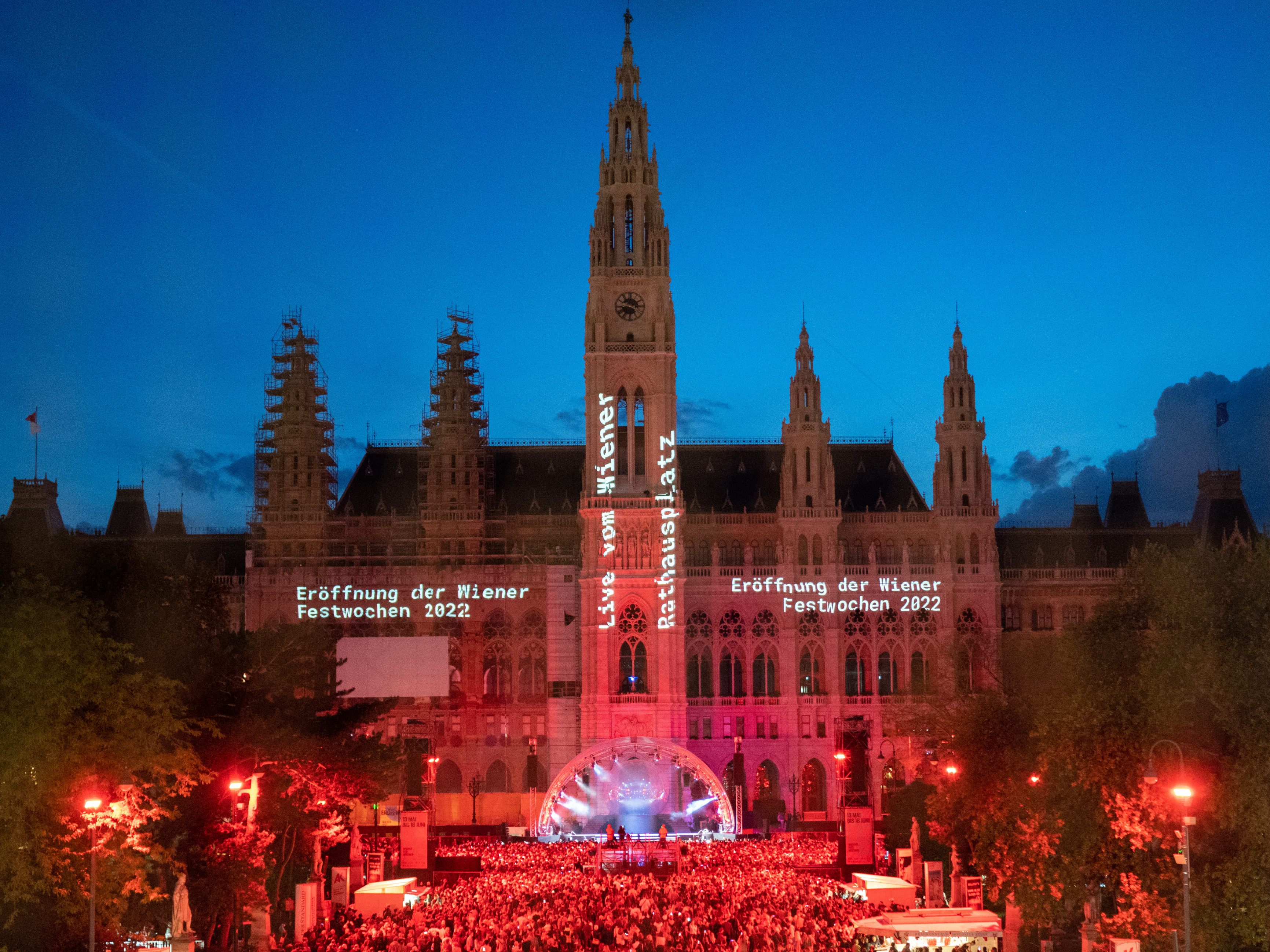Die Wiener Festwochen eröffnen traditionell am Rathausplatz. Die Wiener Festwochen eröffnen traditionell am Rathausplatz.
