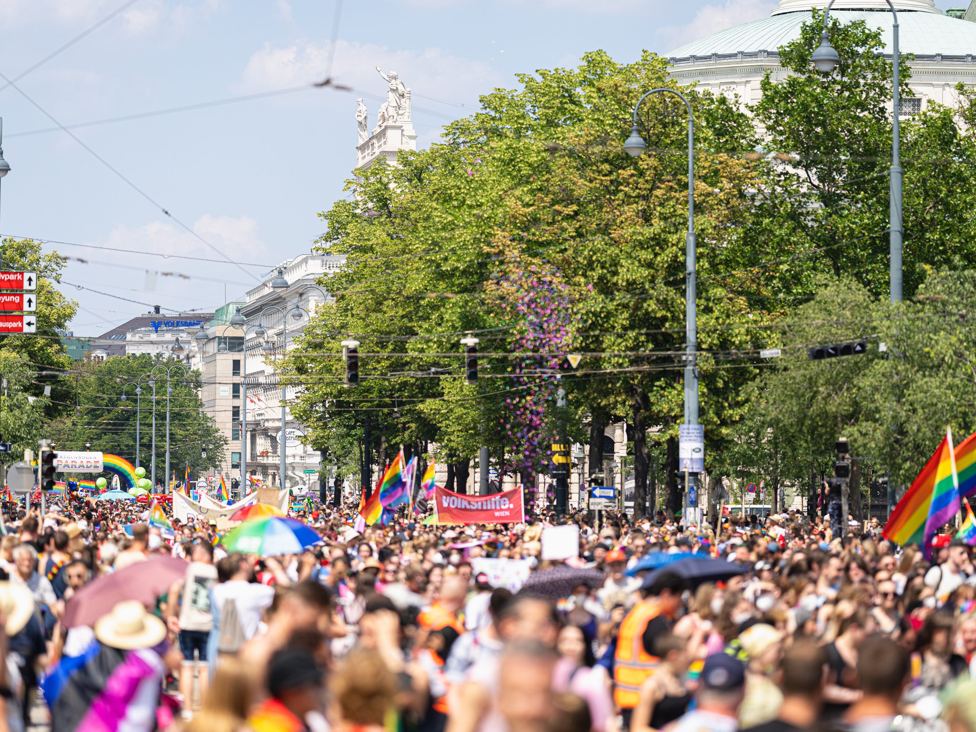 Auch heuer wieder Regenbogenparade in Wien. Auch heuer wieder Regenbogenparade in Wien.