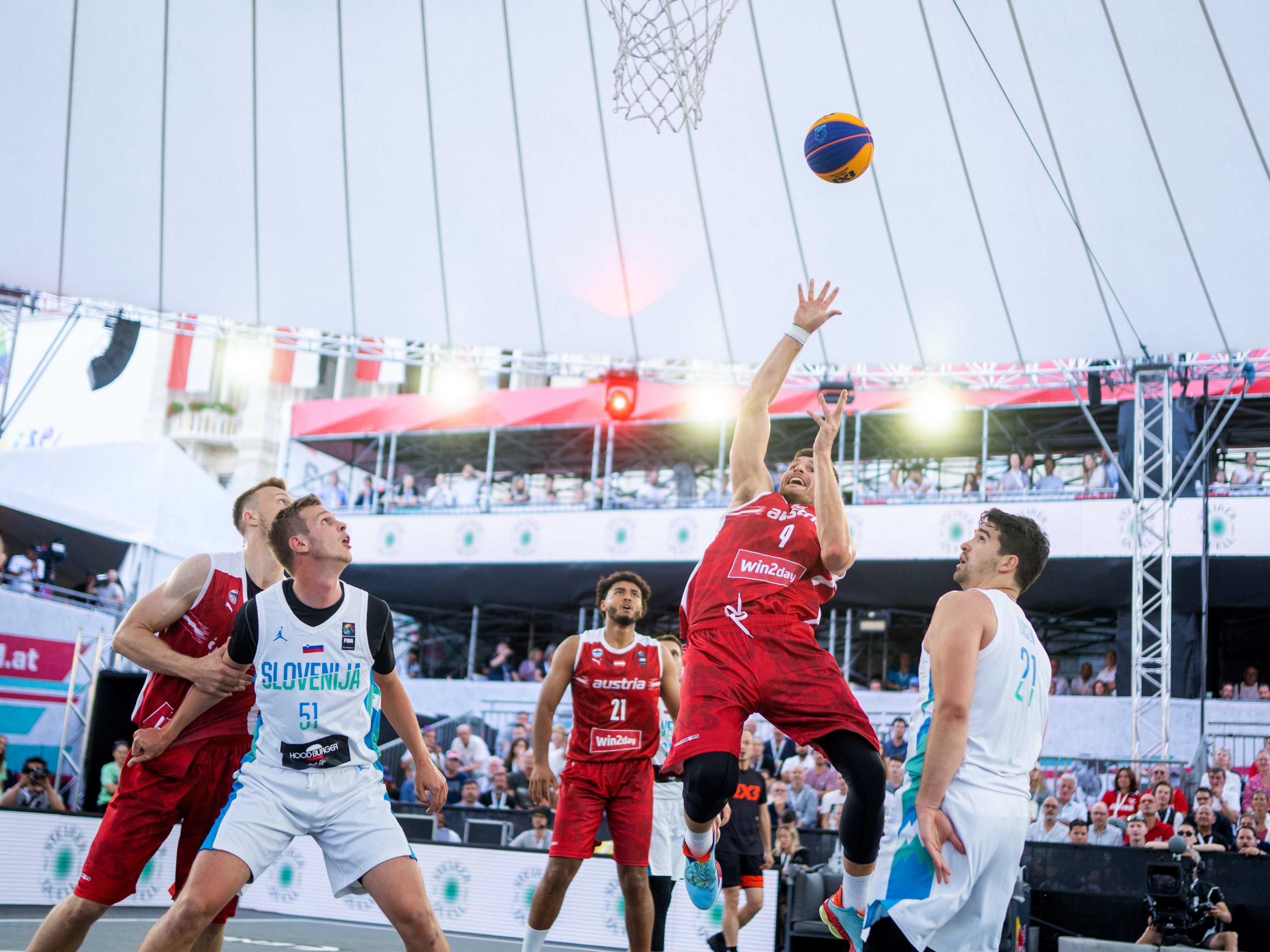 Spiel zwischen Slowenien und Österreich im Rahmen der 3x3-Basketball-WM in Wien. Spiel zwischen Slowenien und Österreich im Rahmen der 3x3-Basketball-WM in Wien.