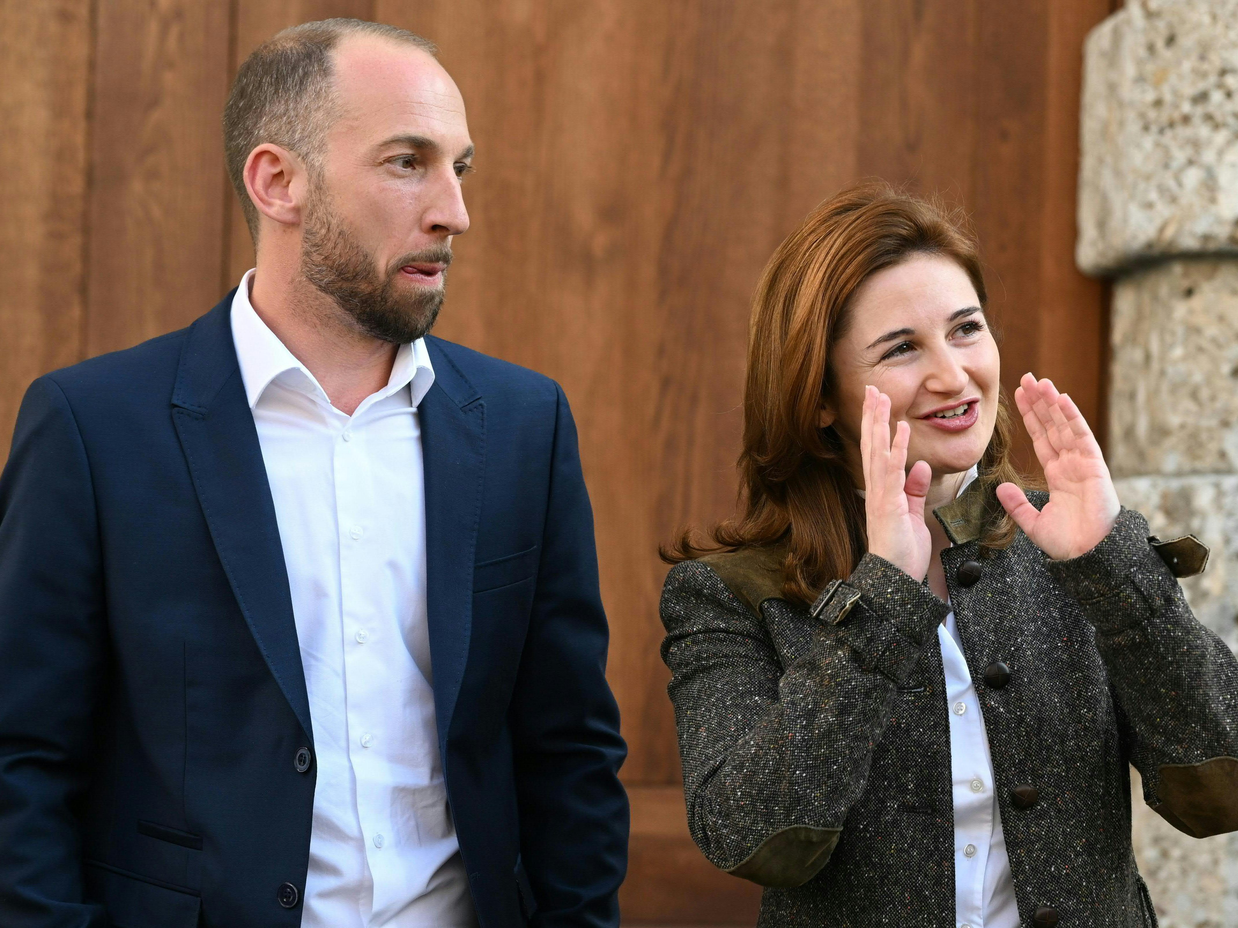 Eine Dreier-Koalition aus ÖVP, FPÖ und SPÖ ist nun endgültig vom Tisch. Eine Dreier-Koalition aus ÖVP, FPÖ und SPÖ ist nun endgültig vom Tisch.