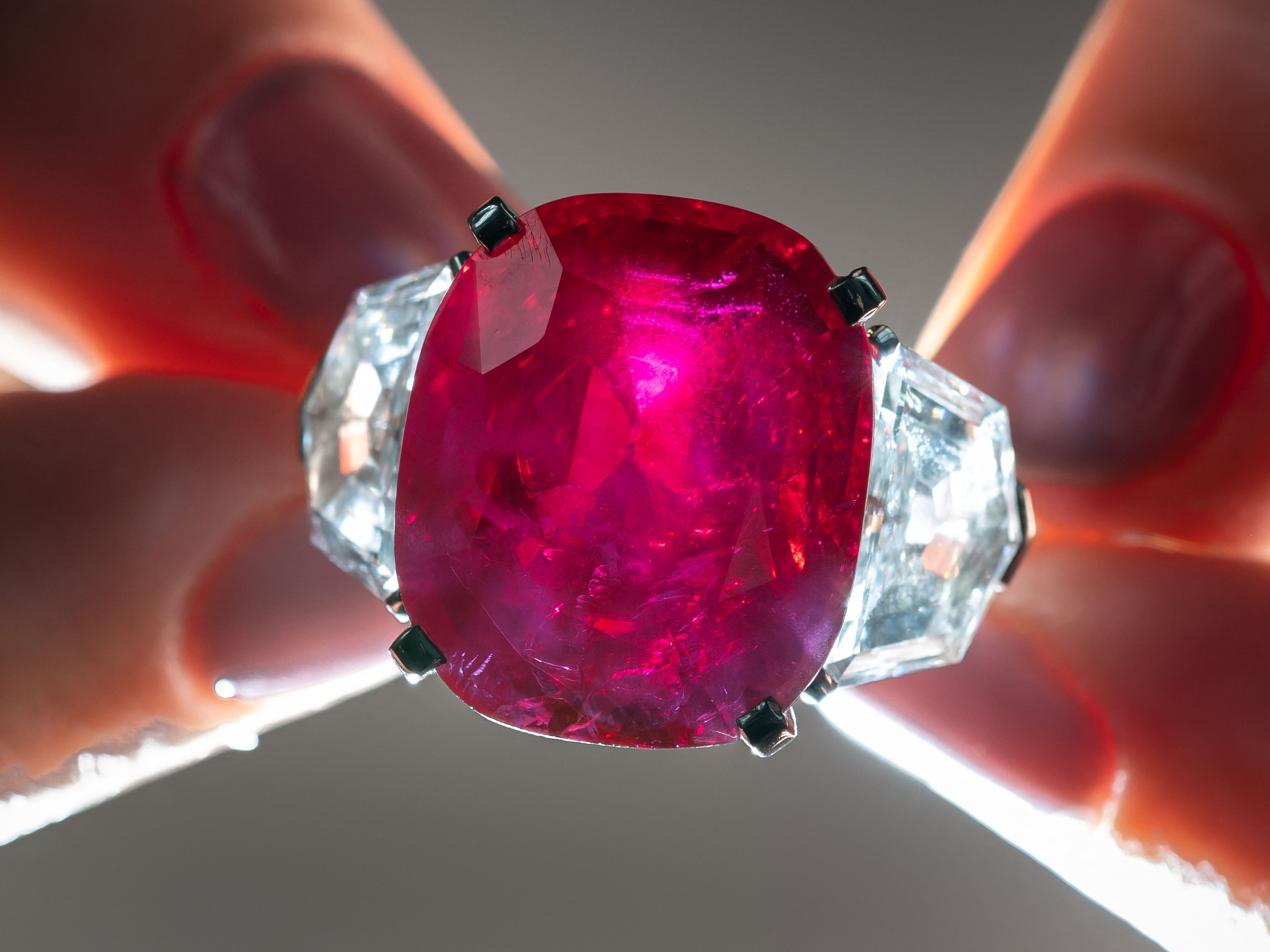 Verkauf von Horten-Schmuck brachte Millionen ein. Verkauf von Horten-Schmuck brachte Millionen ein.