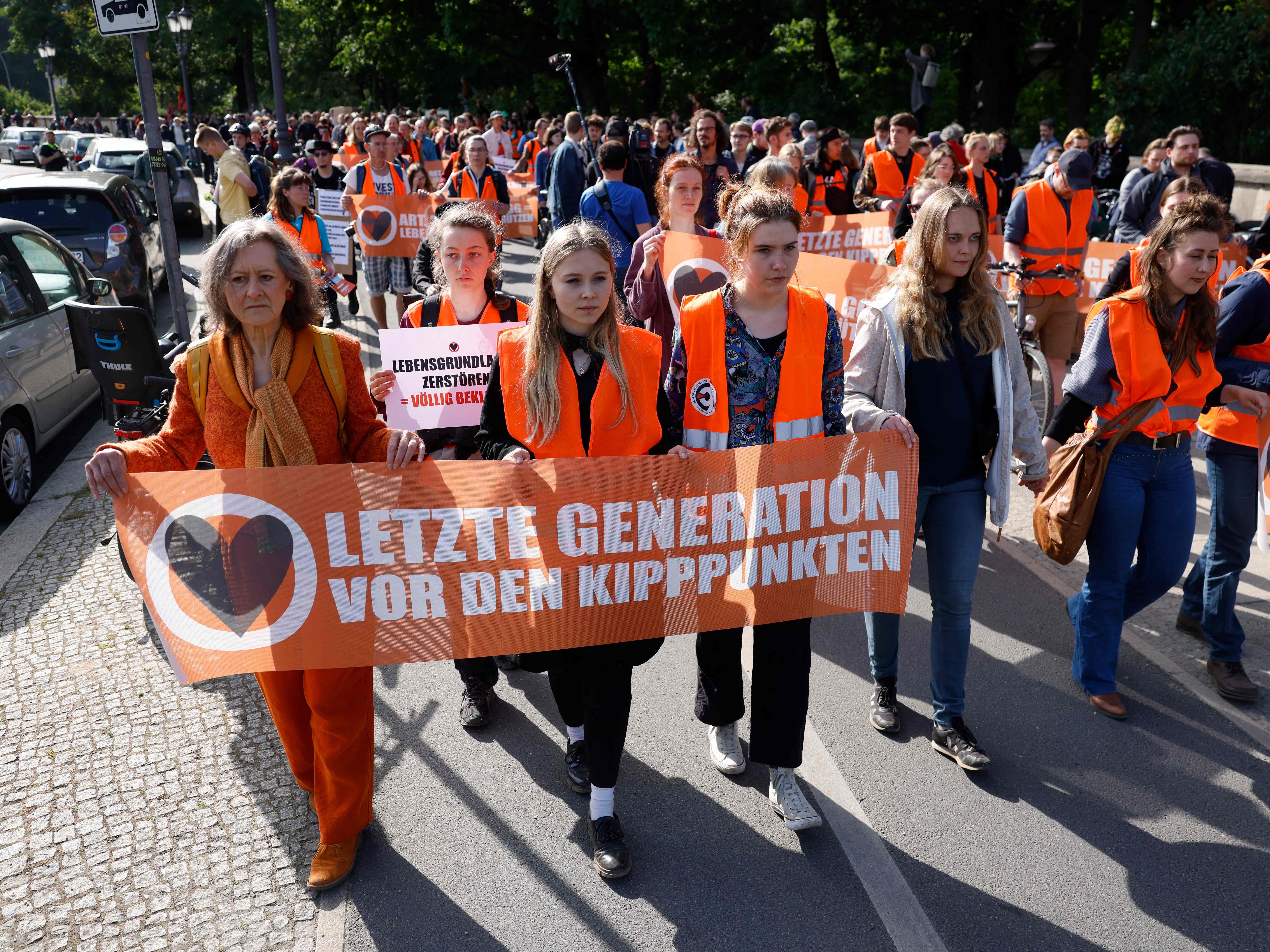 Aus Solidarität mit den Klima-Aktivisten in Deutschland geht die "Letzte Generation" am Freitag auch in Wien auf die Straße.