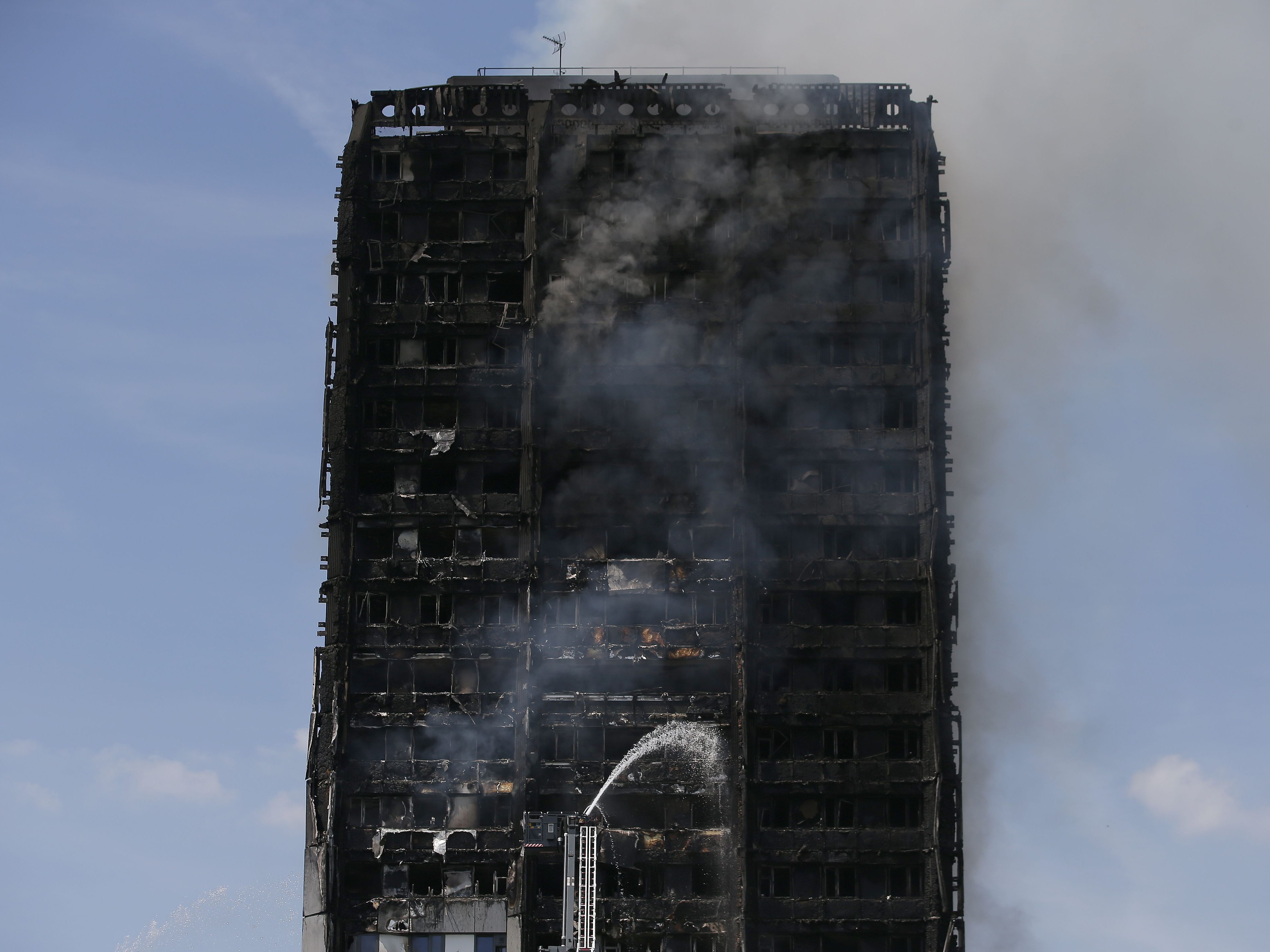 Das Bild zeigt den Grenfell Tower am 14. Juni 2017. Das Bild zeigt den Grenfell Tower am 14. Juni 2017.