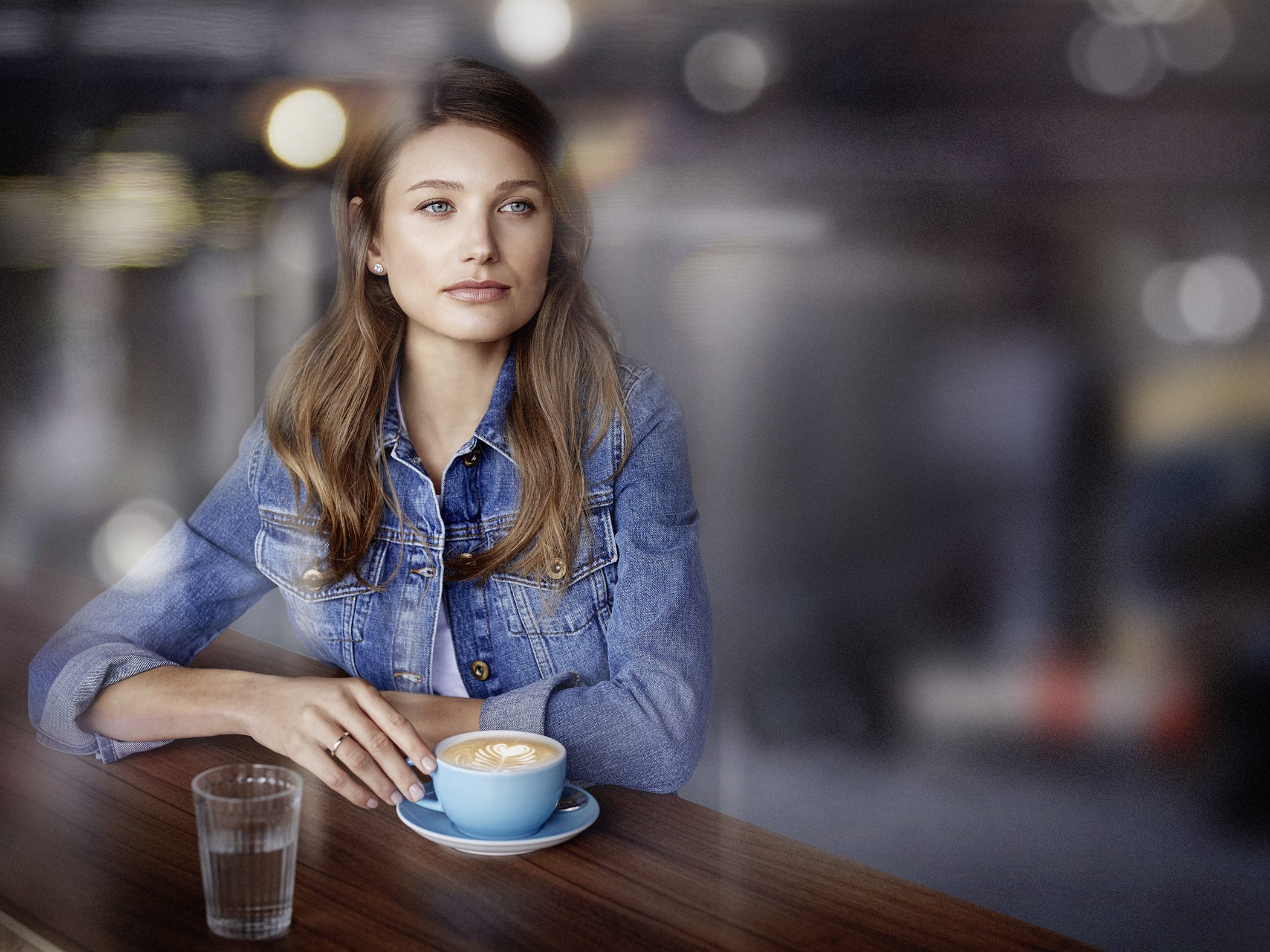 ALPLA präsentiert die neue heimkompostierbare Kaffeekapsel-Generation von Blue Circle für volles Kaffee-Aroma. ALPLA präsentiert die neue heimkompostierbare Kaffeekapsel-Generation von Blue Circle für volles Kaffee-Aroma.
