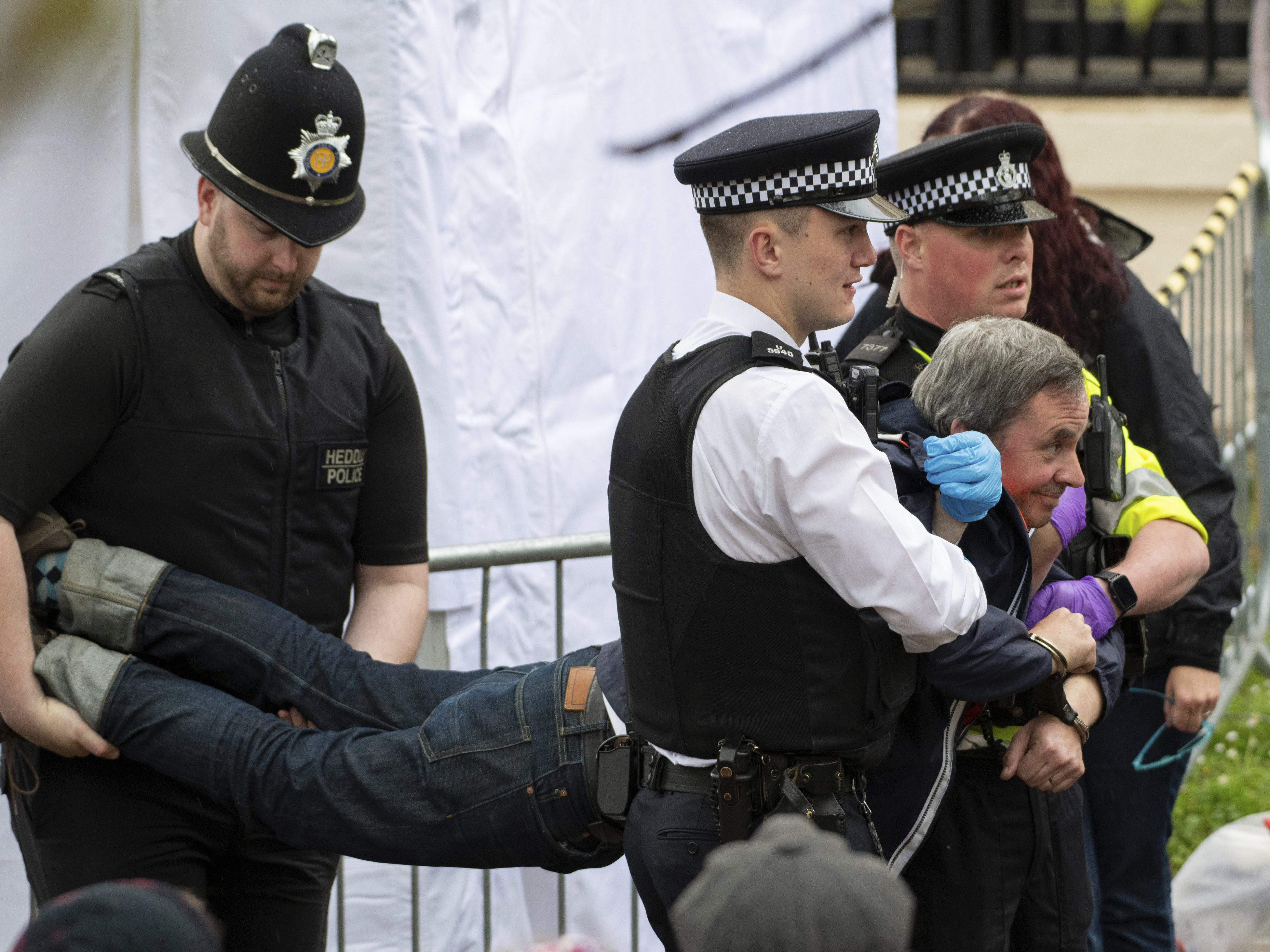 Die Londoner Polizei bereut einzelne Festnahmen. Die Londoner Polizei bereut einzelne Festnahmen.