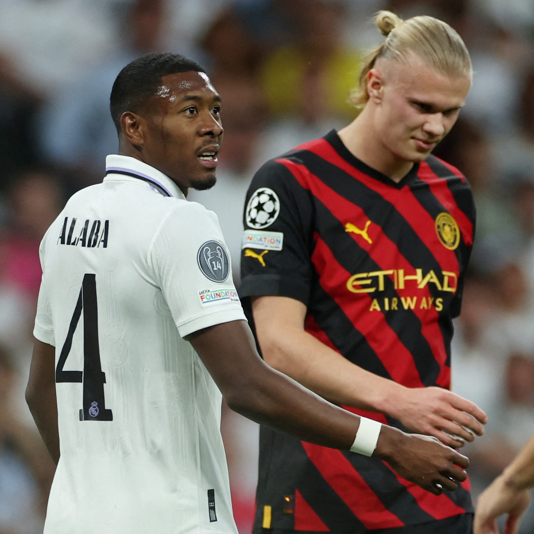 David Alaba (l.) gegen Erling Haaland (r.) - Hinspiel in Madrid endete 1:1.