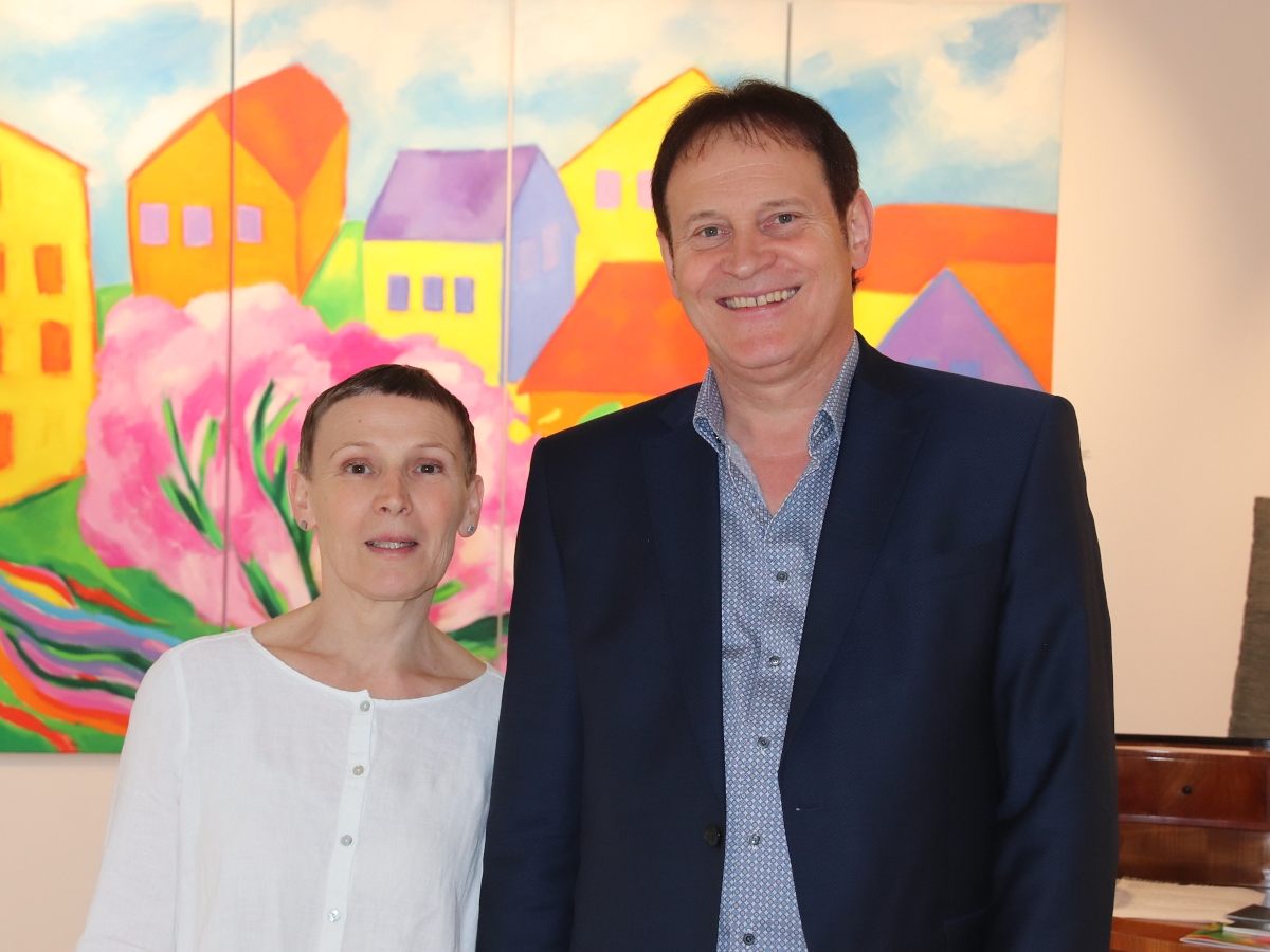 Carmen und Werner Böhler führen mit viel Engagement die ART-Galerie am Hofsteig. Carmen und Werner Böhler führen mit viel Engagement die ART-Galerie am Hofsteig.