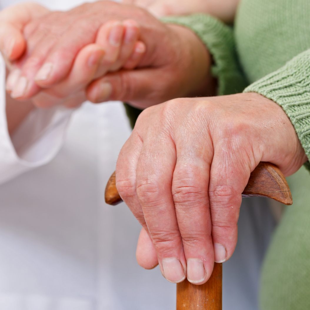 Die Hälfte der Österreicher sorgt sich um die zukünftige Pflege.