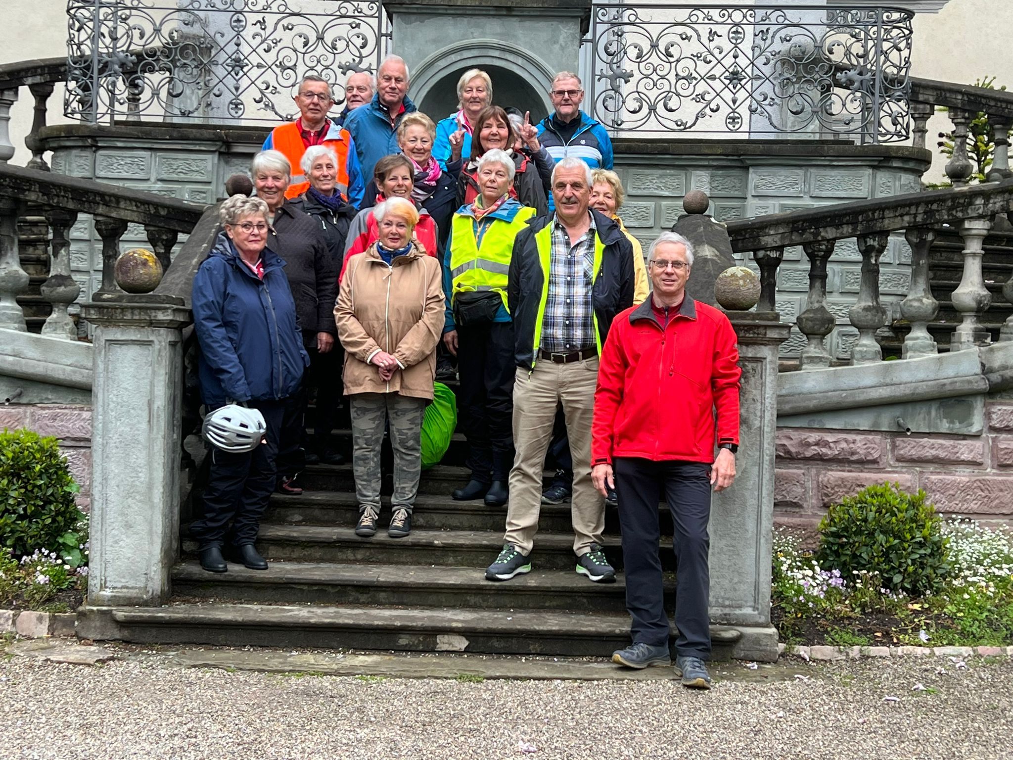Gruppenbild bei Schloss Schönau