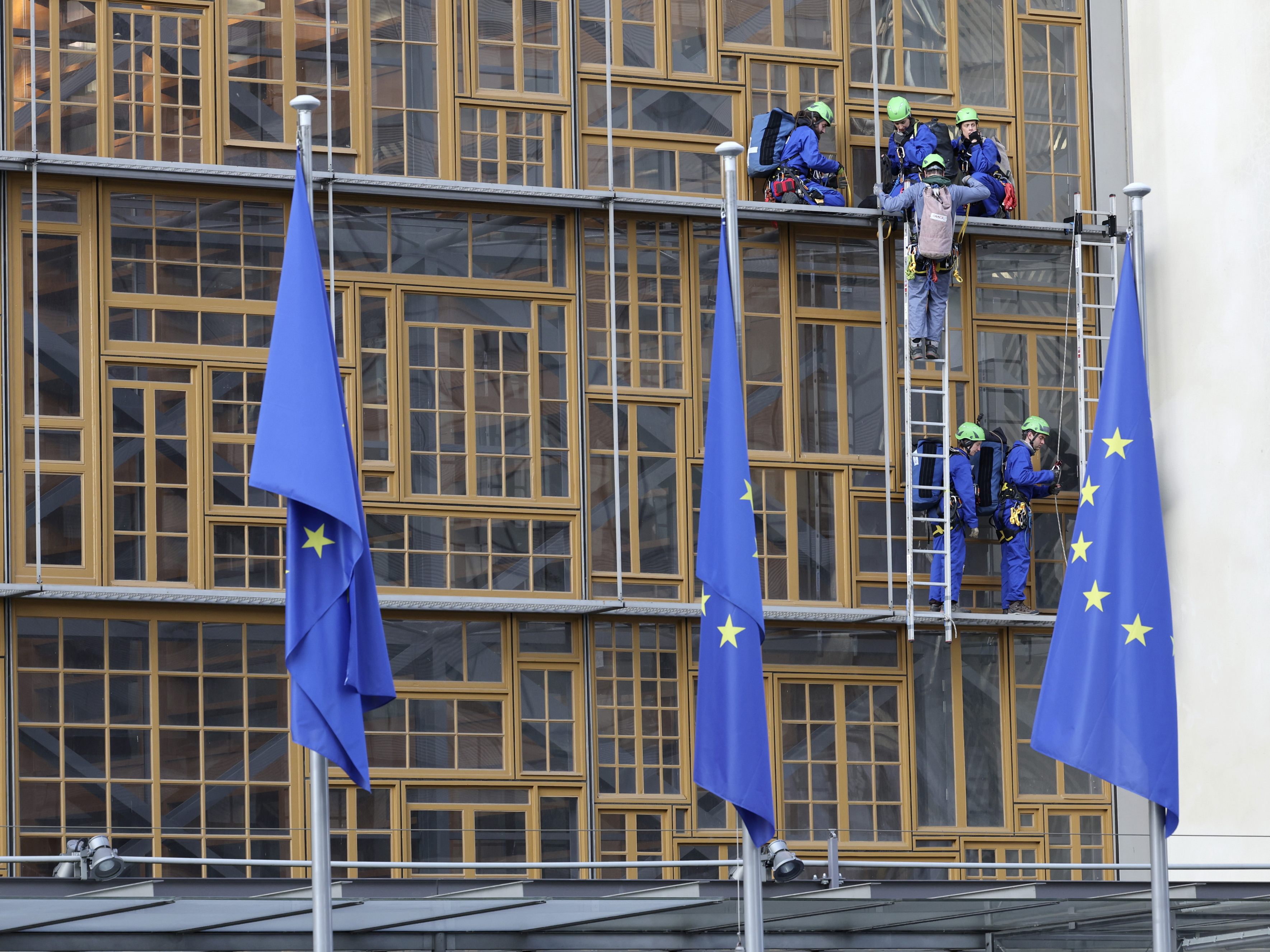 Klimaaktivisten störten ein EU-Ministertreffen.