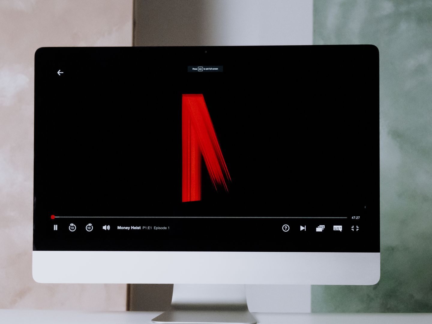 Netflix macht das Account-Sharen, das über einen Haushalt hinaus geht, kostenpflichtig - auch in Österreich. Netflix macht das Account-Sharen, das über einen Haushalt hinaus geht, kostenpflichtig - auch in Österreich.