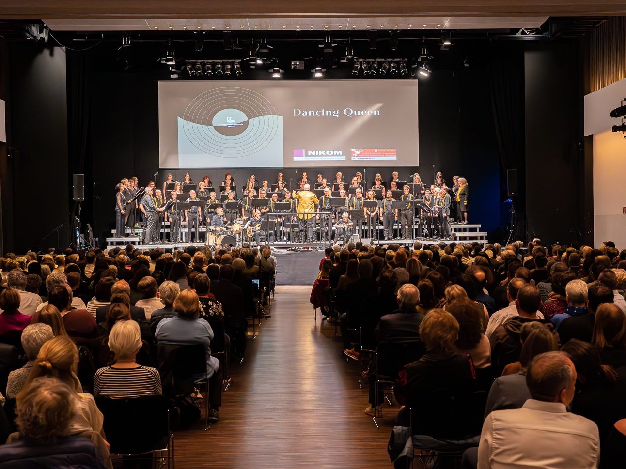 Singgemeinschaft Hard im ausverkauften Spannrahmen Singgemeinschaft Hard im ausverkauften Spannrahmen