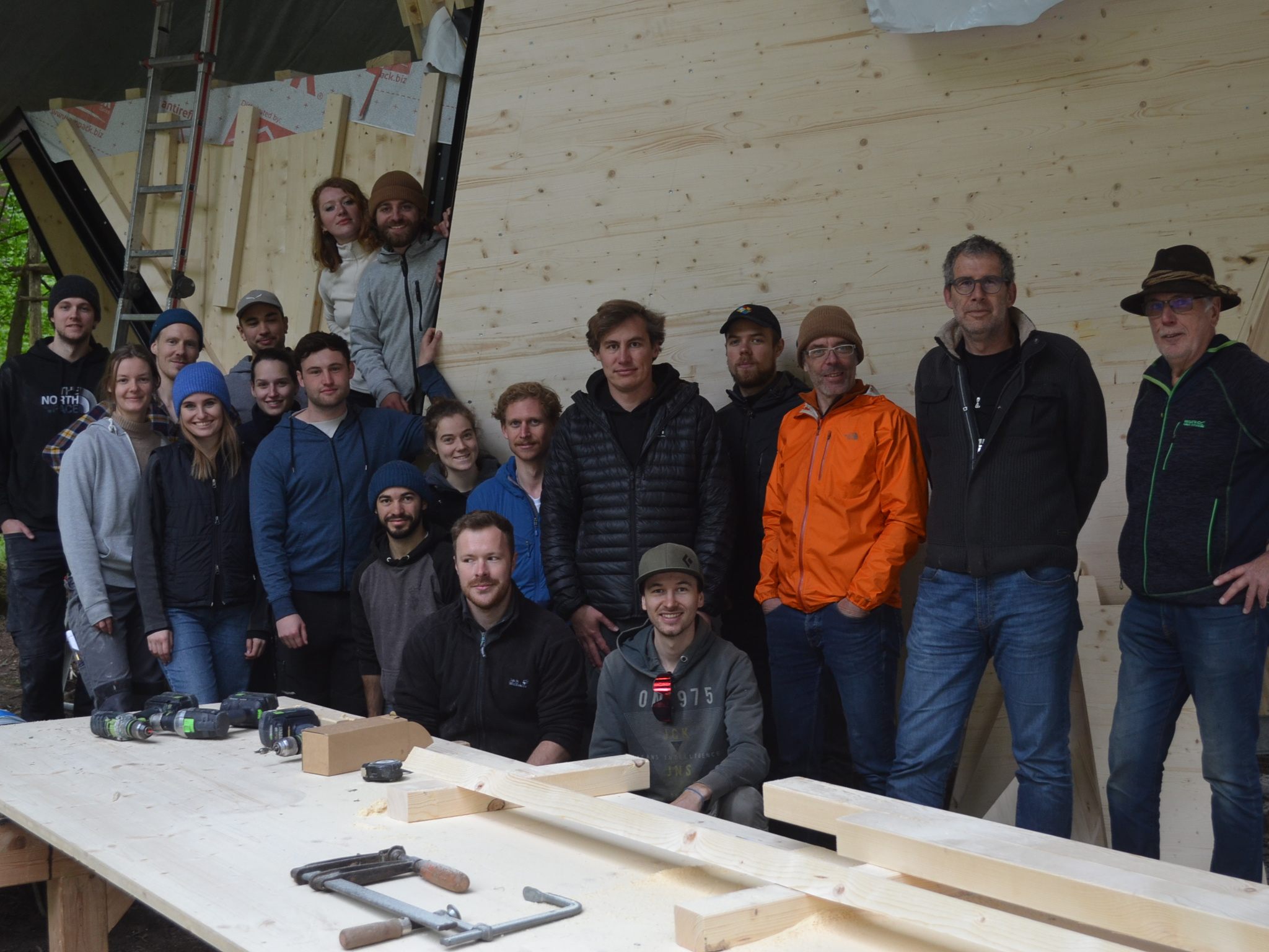 Ein Gruppenfoto als Erinnerung an eine intensive und tolle Zeit in Nenzing. Ein Gruppenfoto als Erinnerung an eine intensive und tolle Zeit in Nenzing.