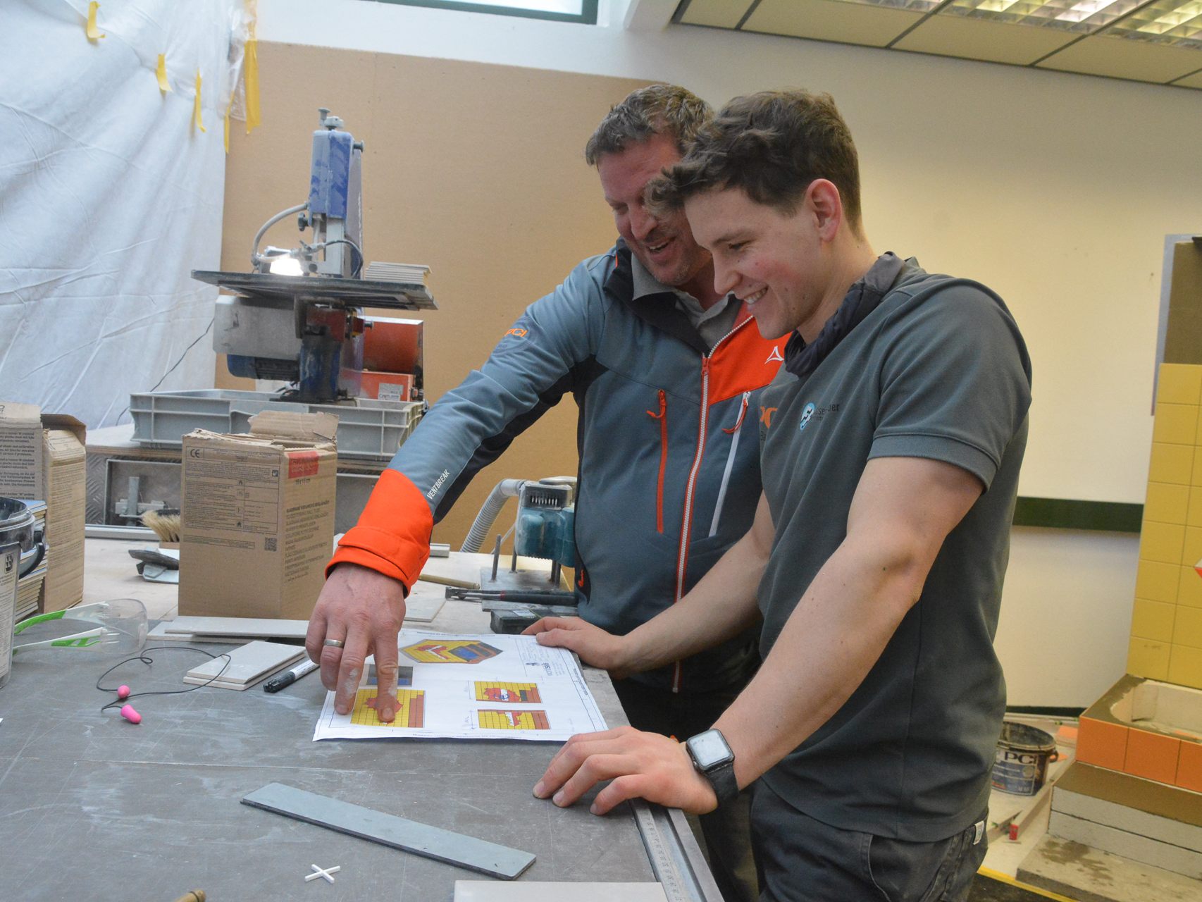 Der Lustenauer Fliesenleger Timo-Nils Theisl steckt in den Vorbereitungen für die EuroSkills 2023. Der Lustenauer Fliesenleger Timo-Nils Theisl steckt in den Vorbereitungen für die EuroSkills 2023.