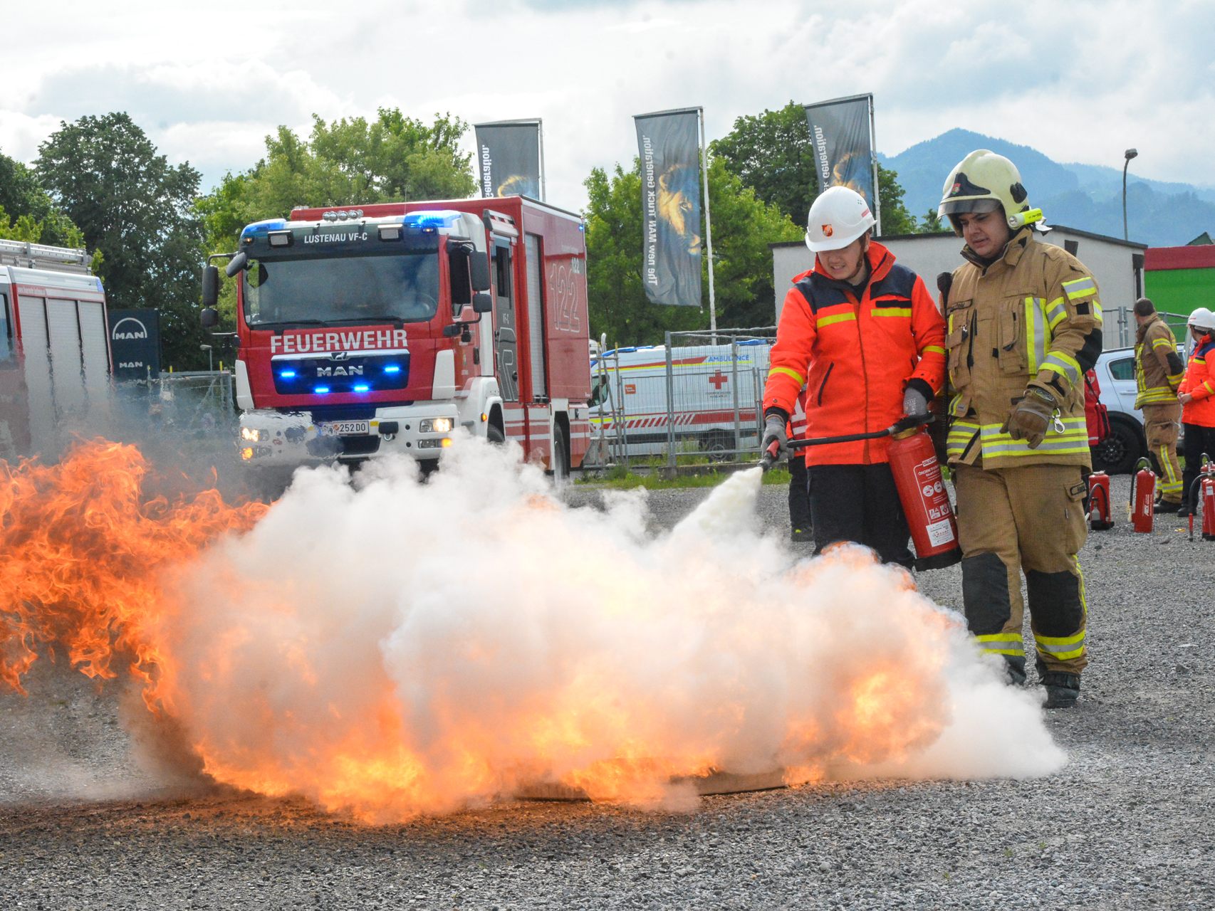 Beim Action Day ging es für die Feuwehrjungend und jene vom Roten Kreuz zur Sache. 24 Stunden waren sie im Einsatz und übten bei verschiedenstes Einsätzen.