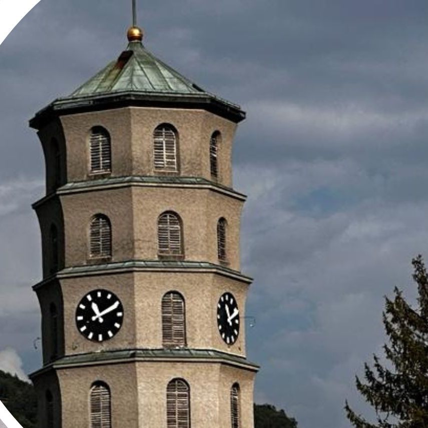 Die Uhr bei der Pfarrkirche Mariahilf steht derzeit still.