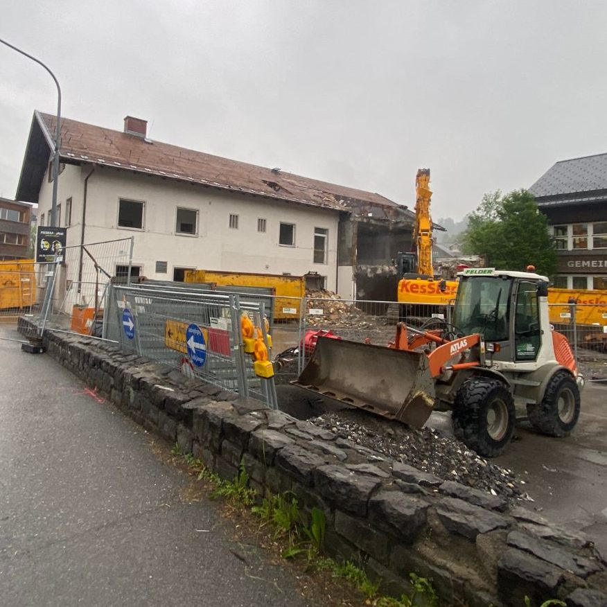 Das alte Postgebäude wird abgerissen.