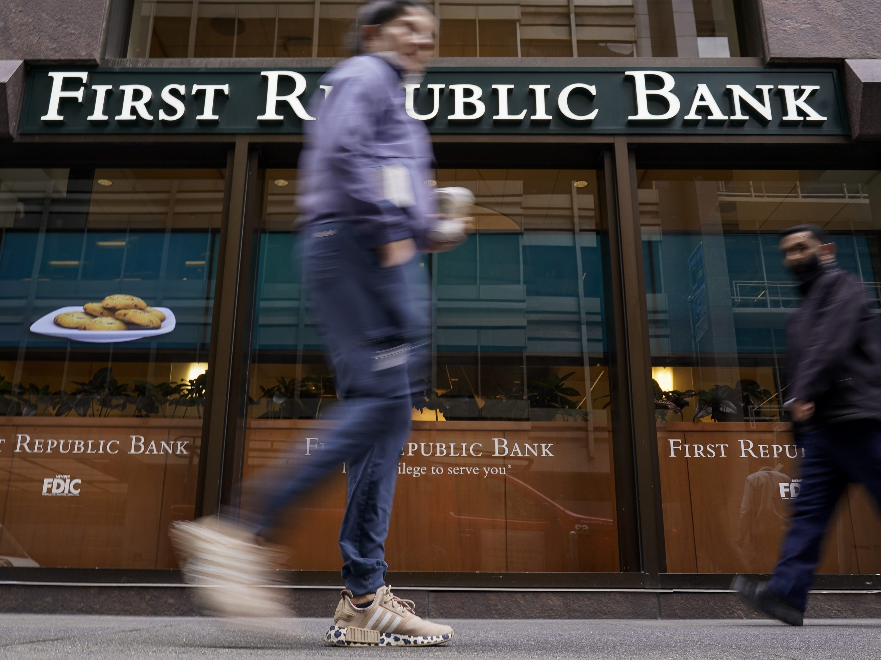 Mit Hilfe der US-Einlagensicherung geht die Bank an JP Morgan. Mit Hilfe der US-Einlagensicherung geht die Bank an JP Morgan.