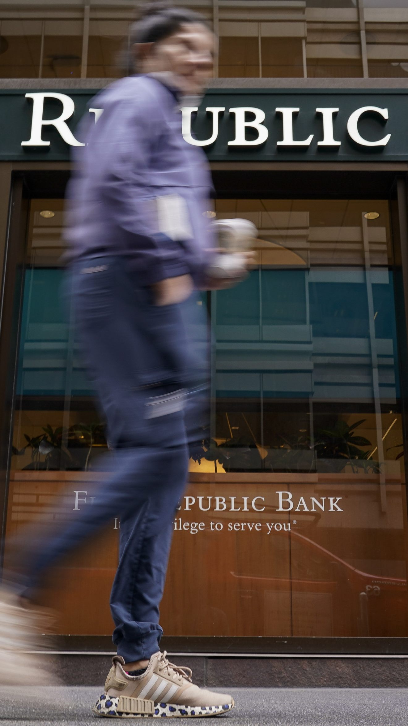 Mit Hilfe der US-Einlagensicherung geht die Bank an JP Morgan.