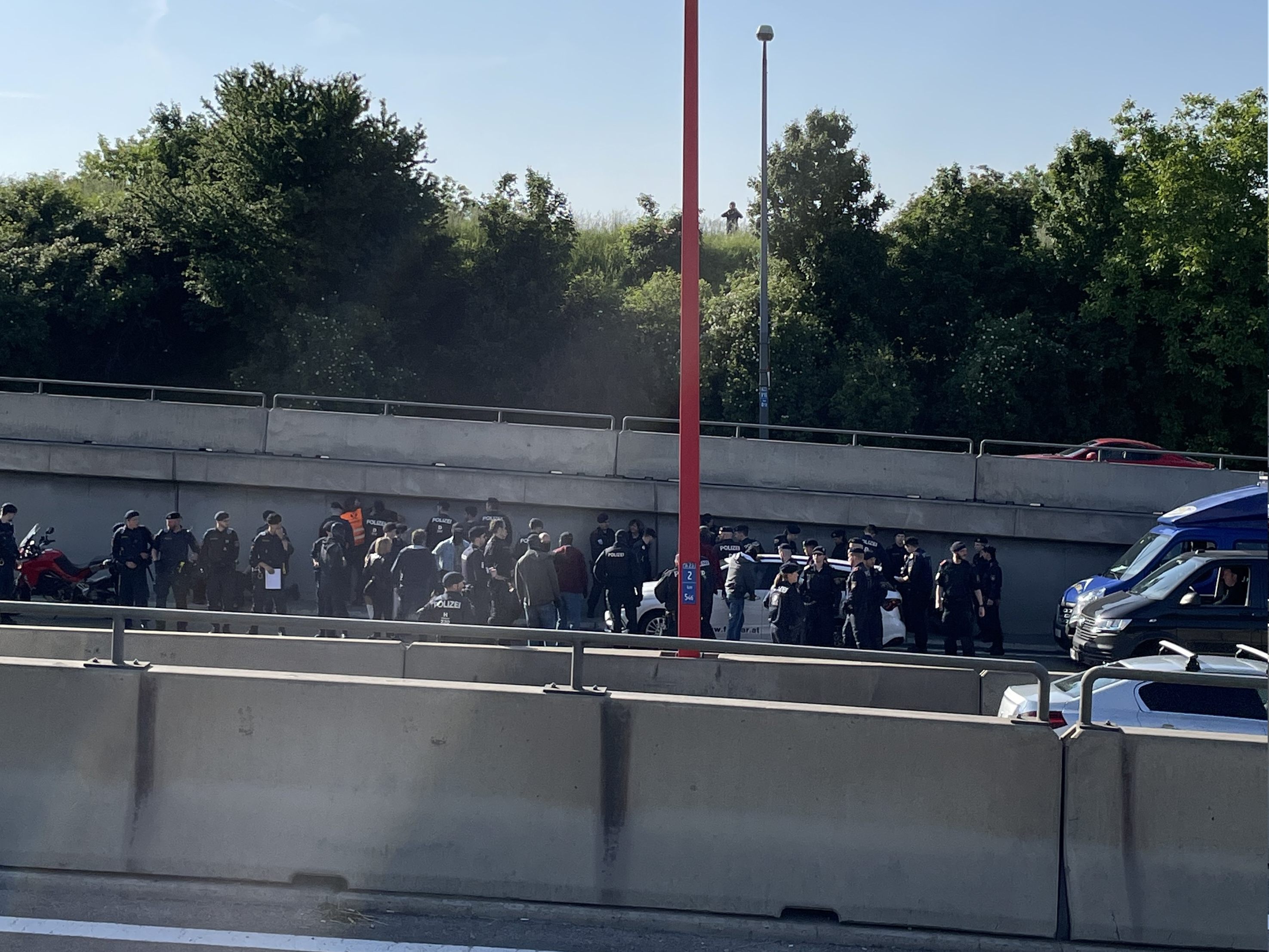 Auf der Wiener Tangente protestierten die Klimaaktivisten der Letzten Generation. Auf der Wiener Tangente protestierten die Klimaaktivisten der Letzten Generation.