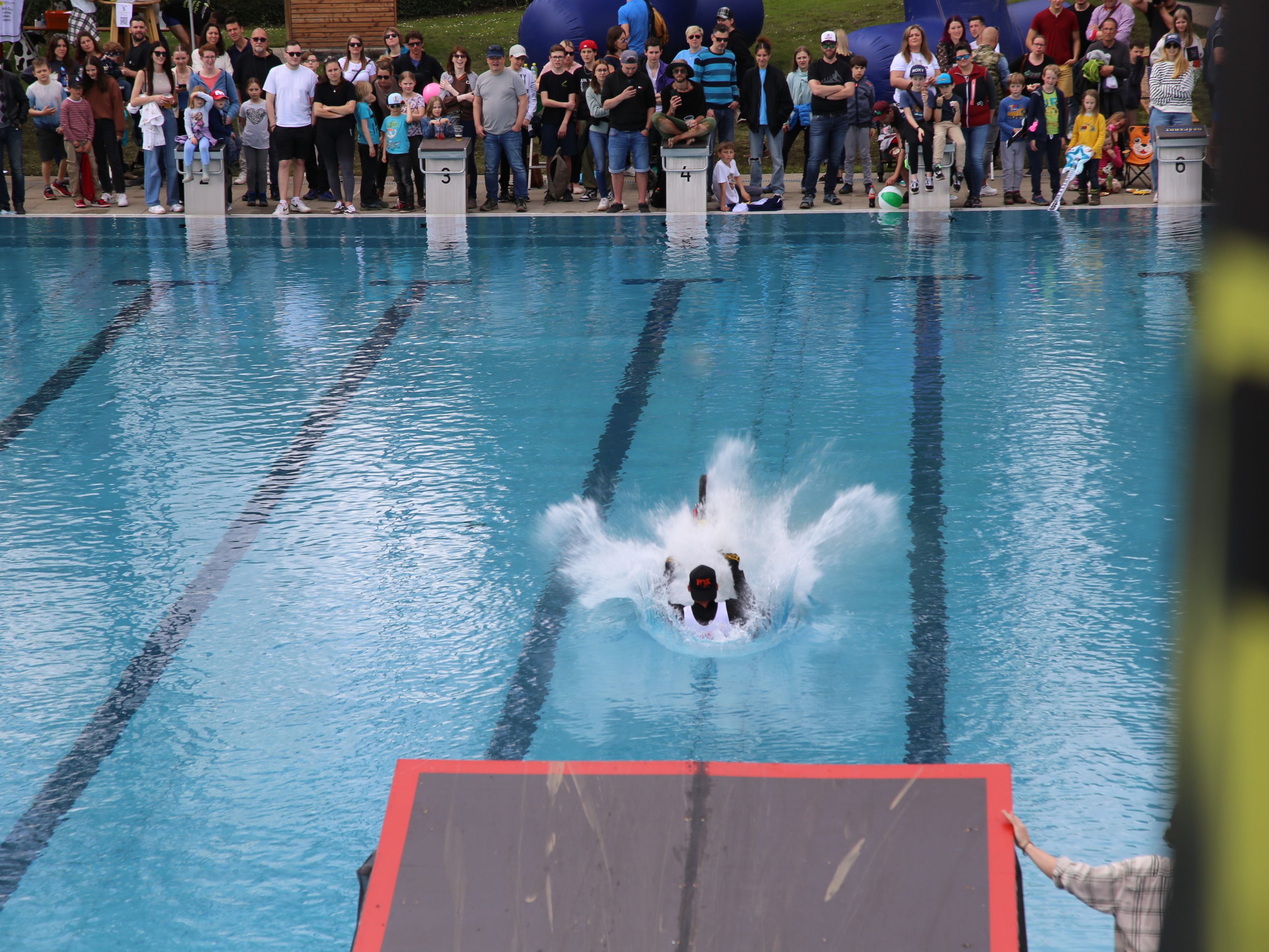 Actionreiche "Stunts" auf der 8-Meter-Rampe!