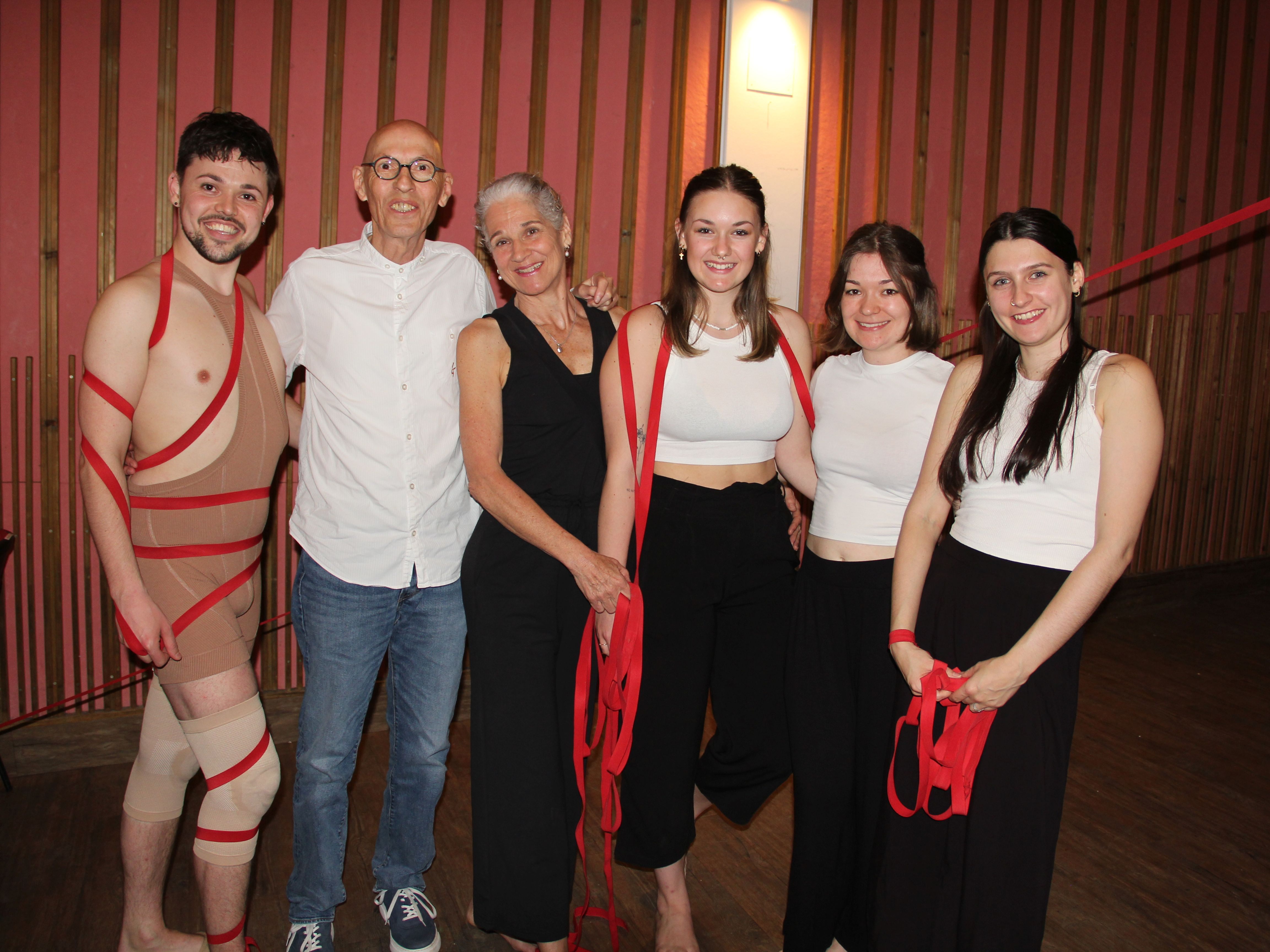 Die Tänzer und Autoren: Martin Plakolmer, Dietrich Onnen, Iris Onnen, Aileen Fleisch, Angela Brugger und Celina Ganahl. Die Tänzer und Autoren: Martin Plakolmer, Dietrich Onnen, Iris Onnen, Aileen Fleisch, Angela Brugger und Celina Ganahl.