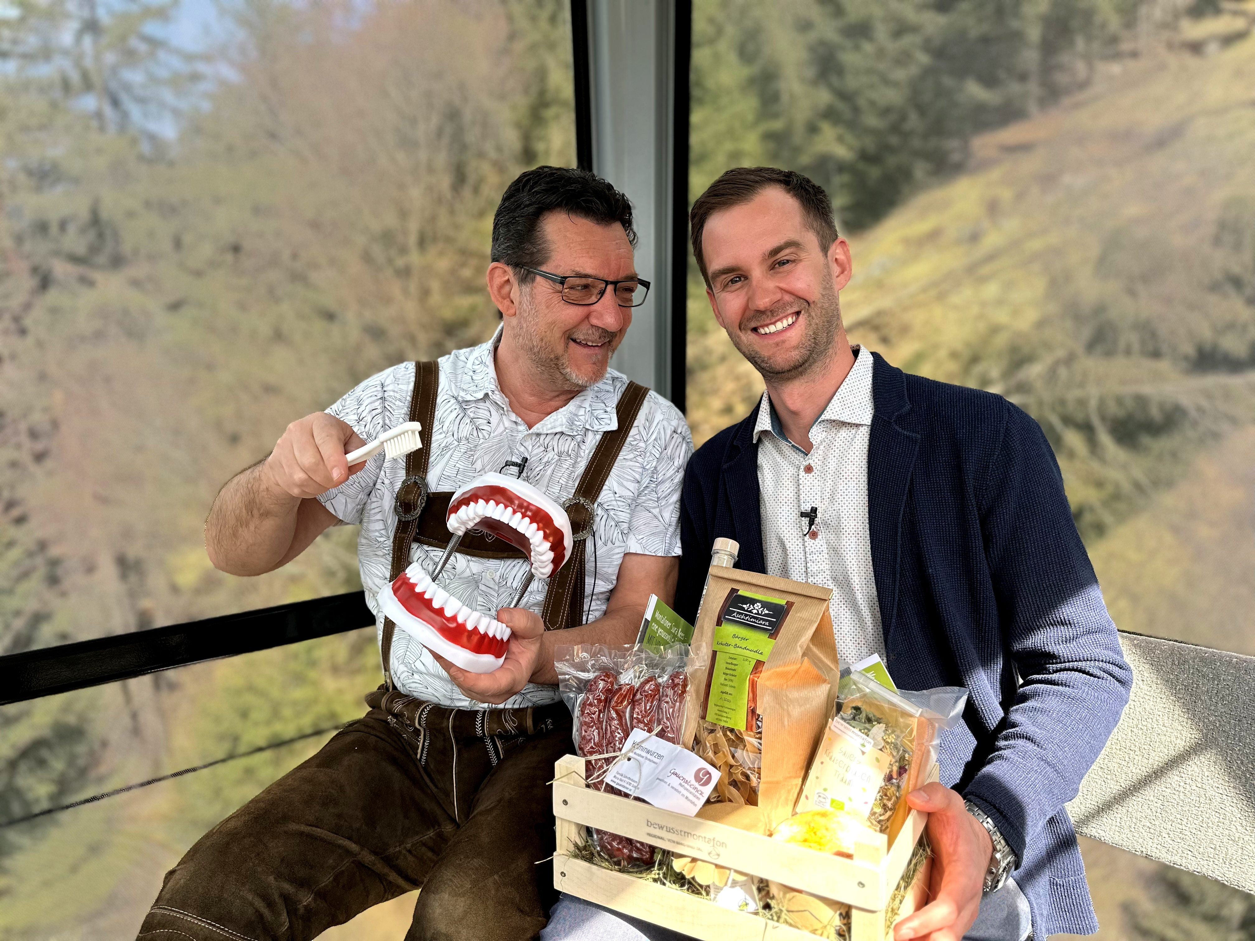 Dr. Med. Dent. Markus Hribar (re) ist in der 281. Folge zu Gast bei Andreas Seeburger (li) und berichtet neues "Us dr Gondl". Dr. Med. Dent. Markus Hribar (re) ist in der 281. Folge zu Gast bei Andreas Seeburger (li) und berichtet neues "Us dr Gondl".