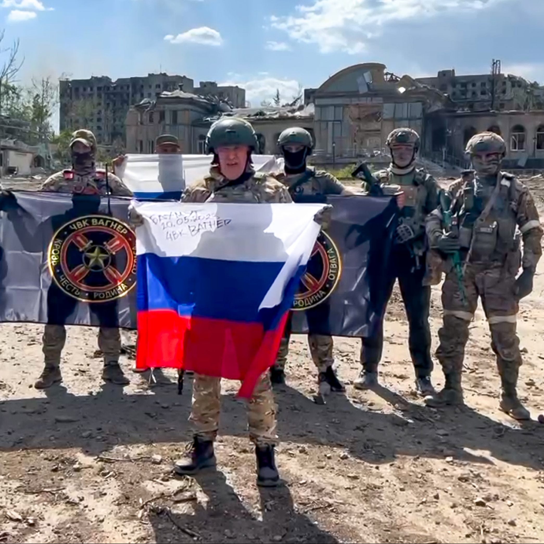 Szeneaus einem Video, in dem Wagner-Chef Prigoschin die Einnahme Bachmuts verkündet.