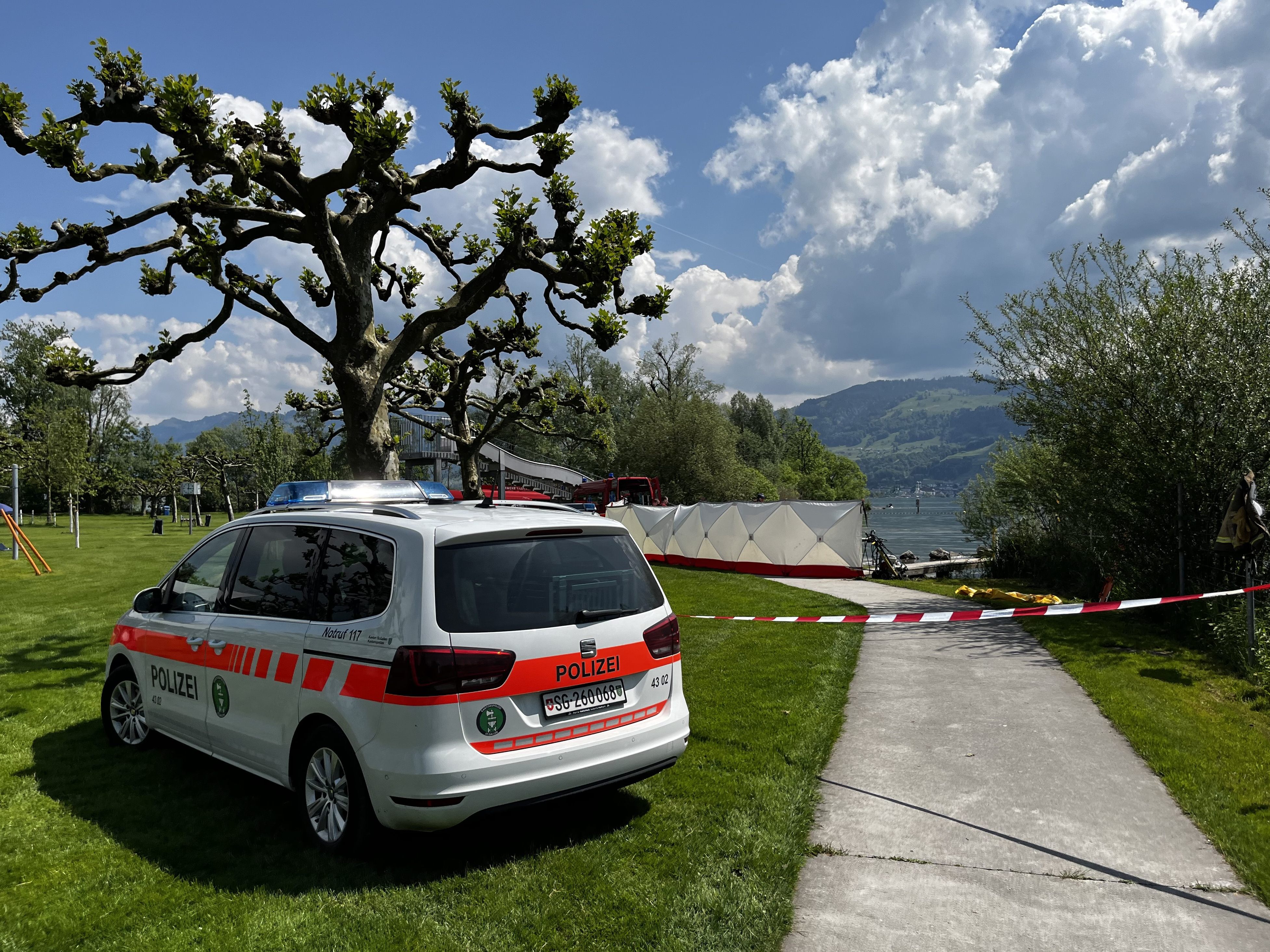 Rapperswil-Jona: Toter Mann aus Zürichsee geborgen. Rapperswil-Jona: Toter Mann aus Zürichsee geborgen.