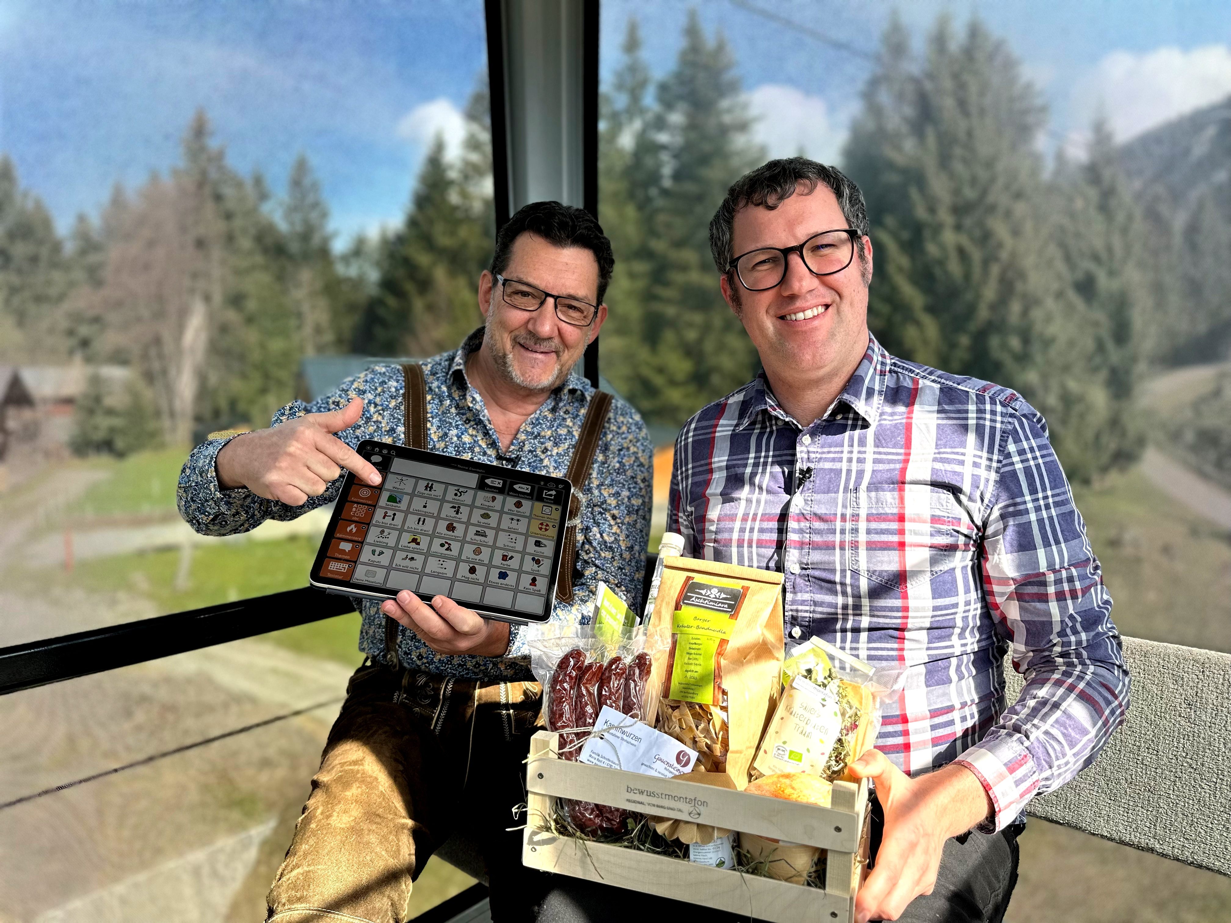 Reinhard Wohlgenannt (re) von der Lebenshilfe Vorarlberg, gondelt mit Andreas Seeburger (li) auf den Muttersberg bei Bludenz-Nüziders. Reinhard Wohlgenannt (re) von der Lebenshilfe Vorarlberg, gondelt mit Andreas Seeburger (li) auf den Muttersberg bei Bludenz-Nüziders.
