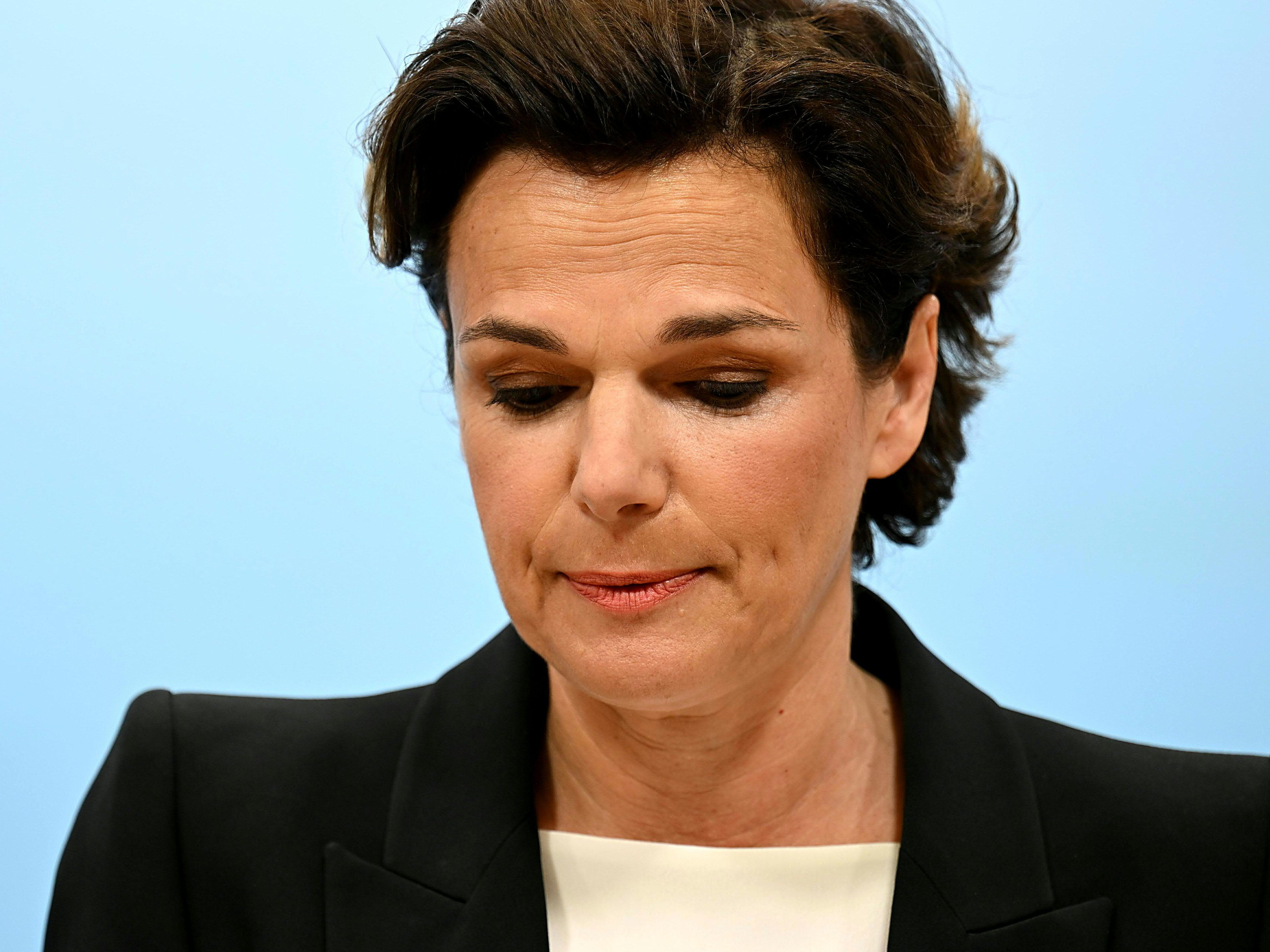 SPÖ-Bundesparteichefin Rendi-Wagner legt Klubvorsitz zurück.