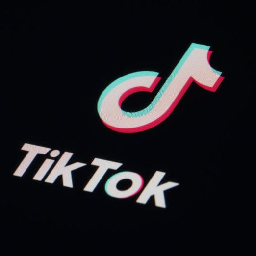 Die chinesische App TikTok soll auf Diensthandys des Bundes verboten werden.