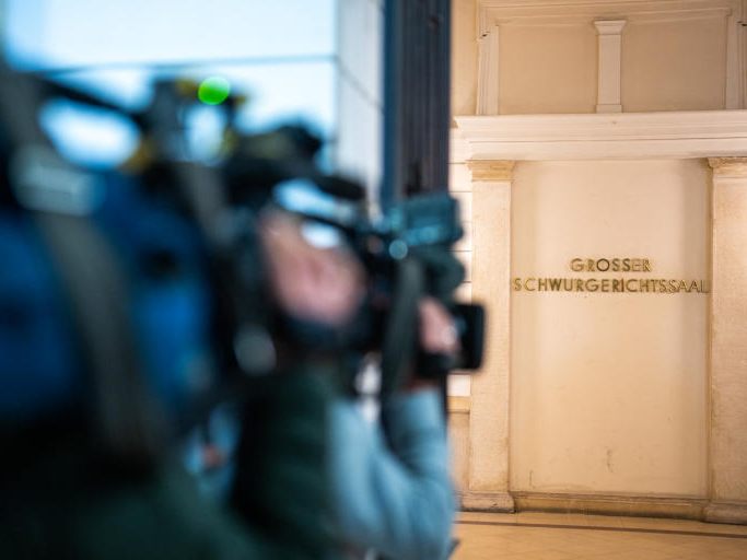 Am Mittwoch wurde der BVT-Prozess rund um Asyl für einen angeblichen "Folter-General" aus Syrien fortgesetzt. Am Mittwoch wurde der BVT-Prozess rund um Asyl für einen angeblichen "Folter-General" aus Syrien fortgesetzt.