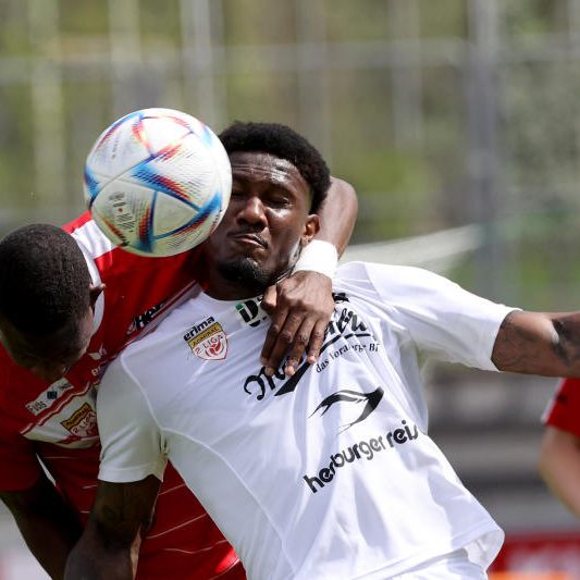 Zweikampf zwischen Balotelli und Vasquez