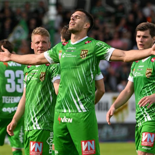 Freude über den fixierten Klassenerhalt