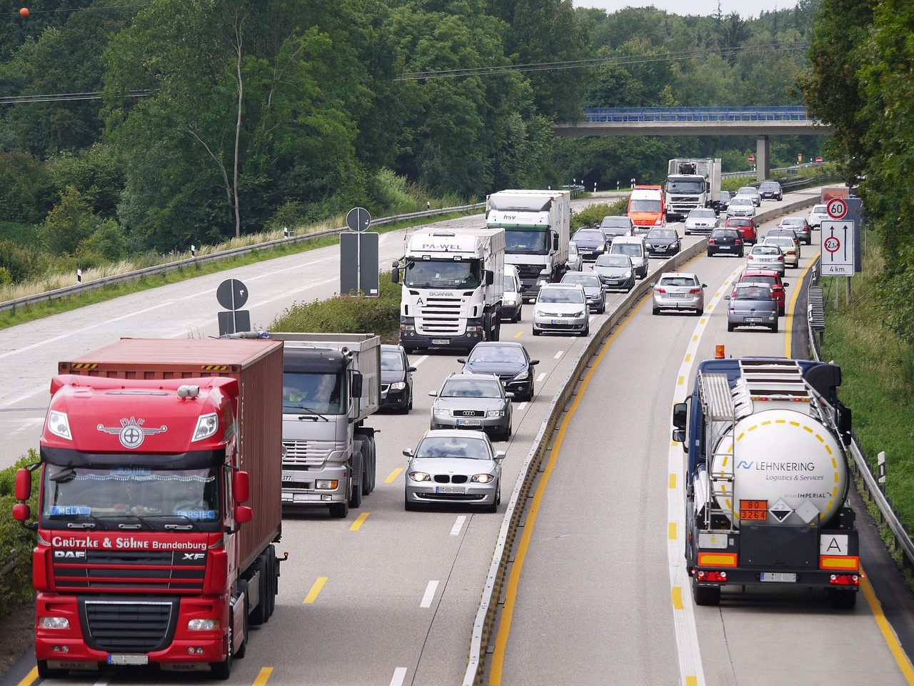 Der Straßengüterverkehr nahm im Vorjahr leicht ab. Der Straßengüterverkehr nahm im Vorjahr leicht ab.