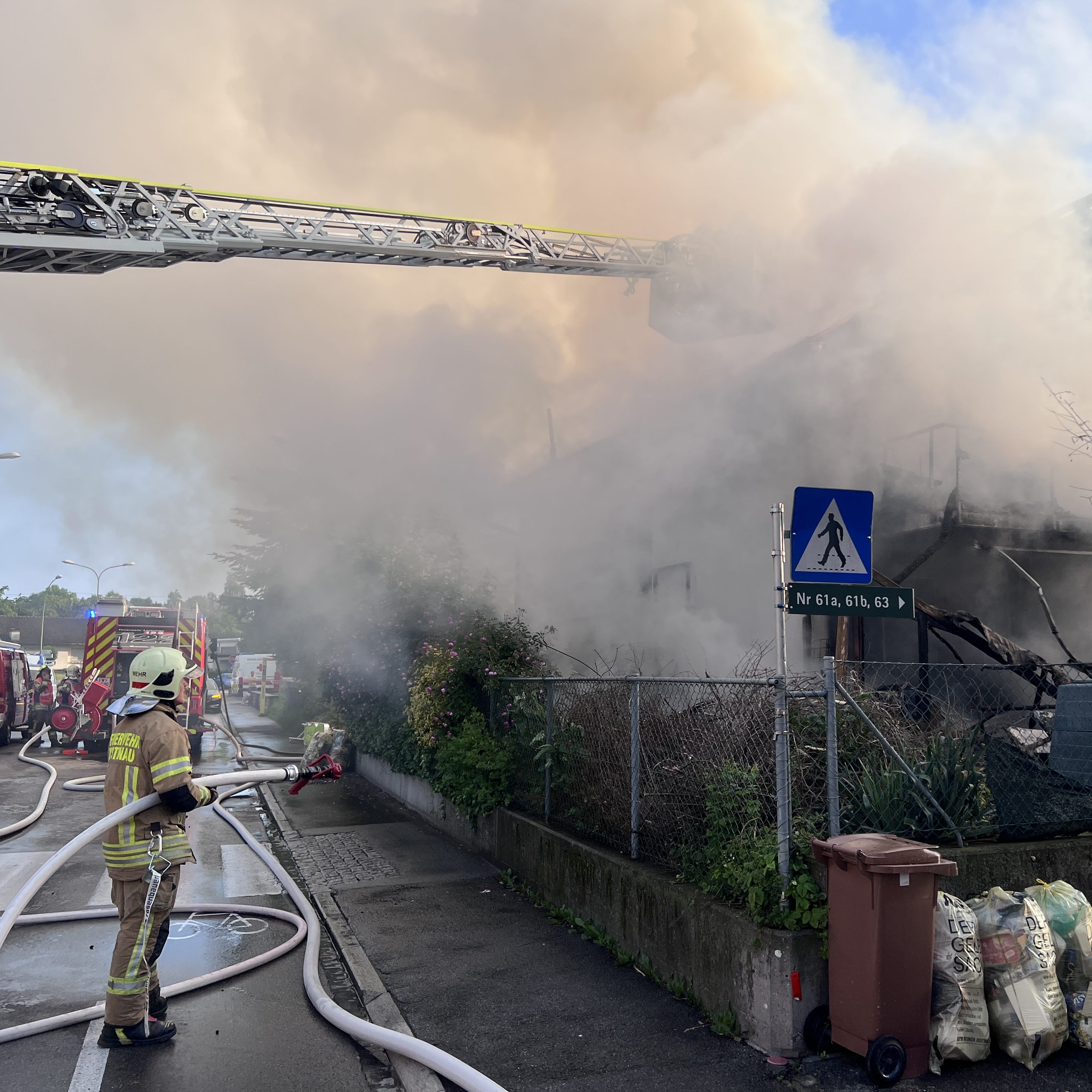 Das Gebäude wurde schwer beschädigt.