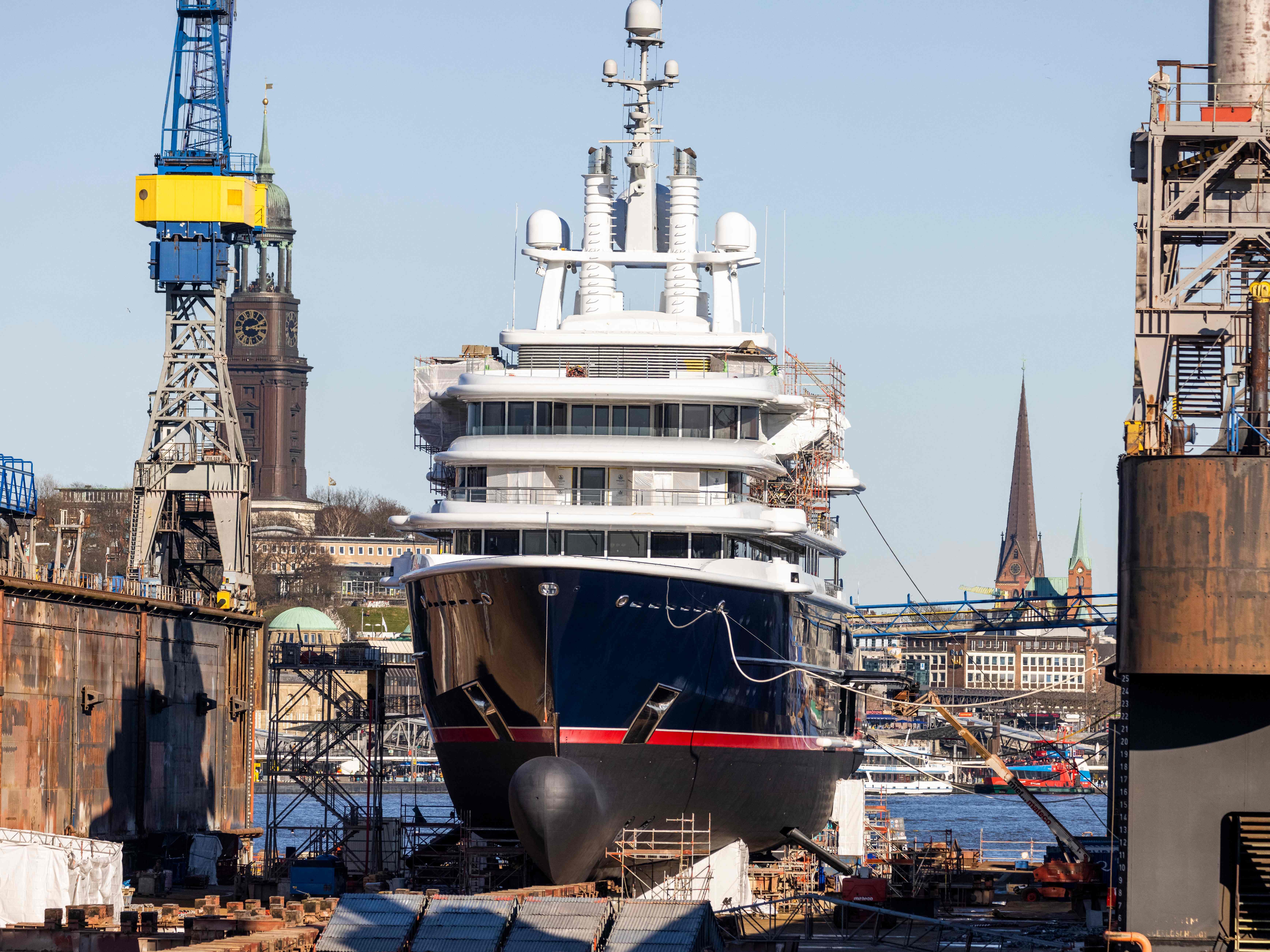 Superyacht Luna in Hamburg. Superyacht Luna in Hamburg.